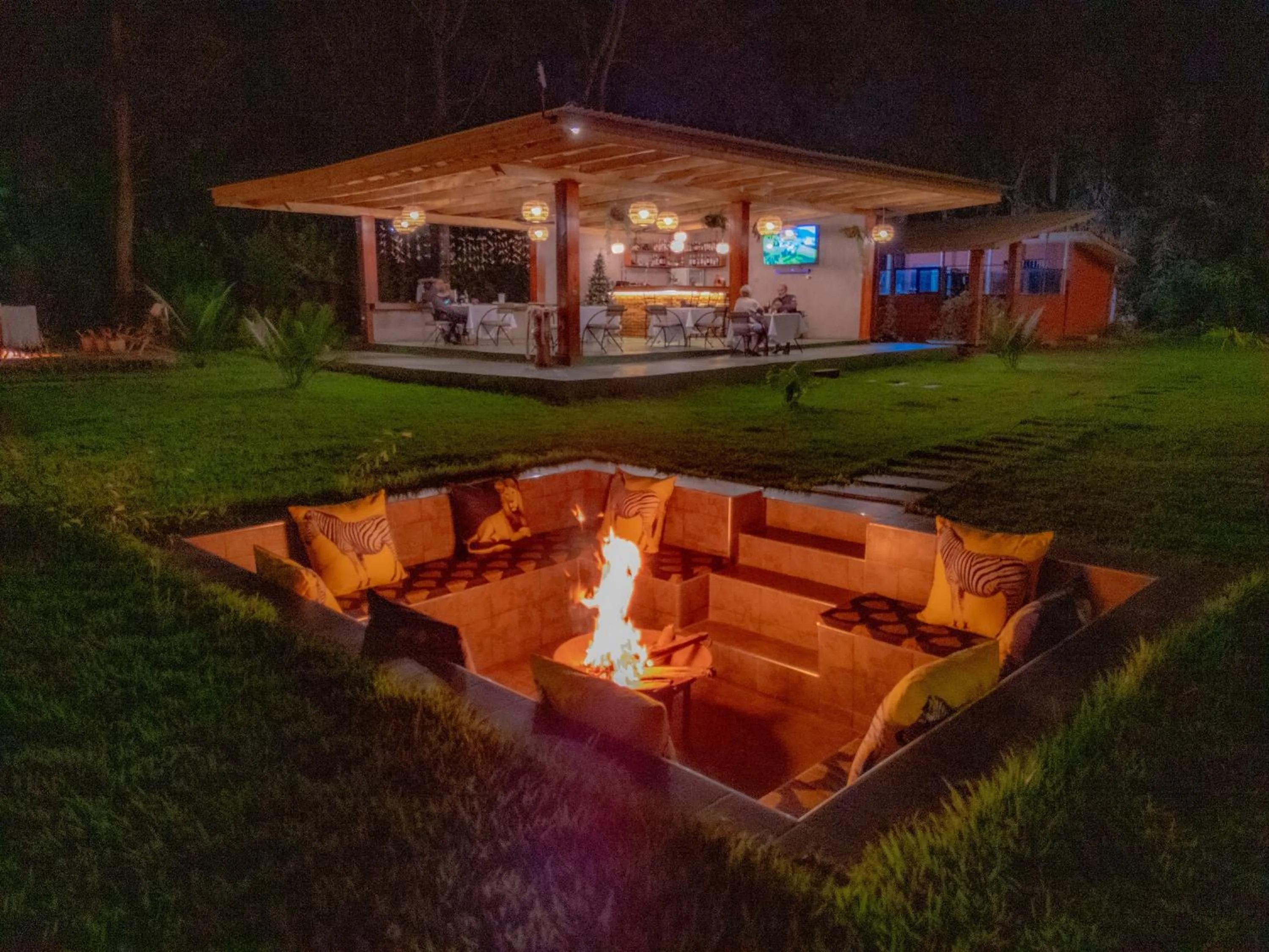 Restaurant/places to eat in Shose Farmhouse Chalets & Campsite