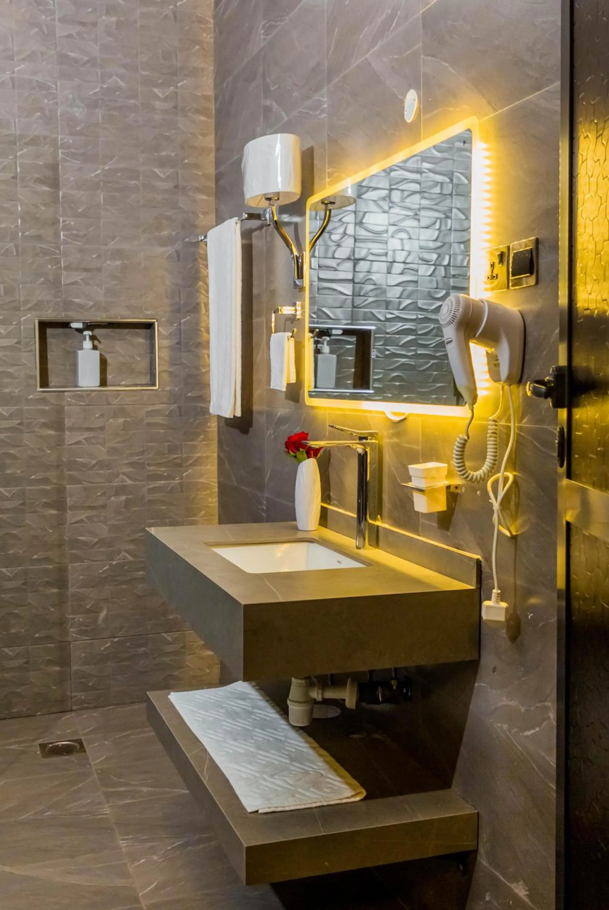 Bathroom in Shose Farmhouse Chalets & Campsite