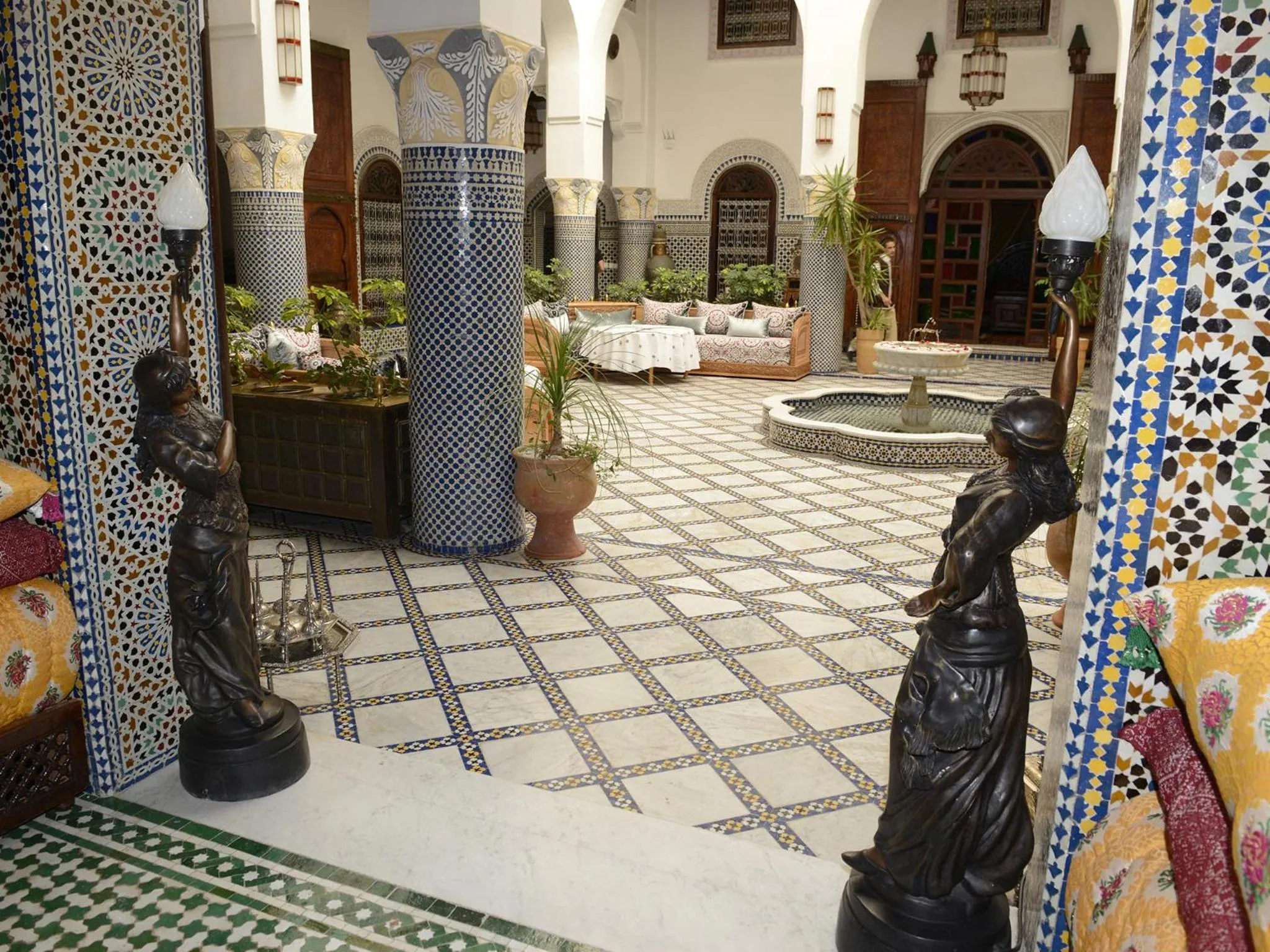 Restaurant/places to eat in Riad El Yacout