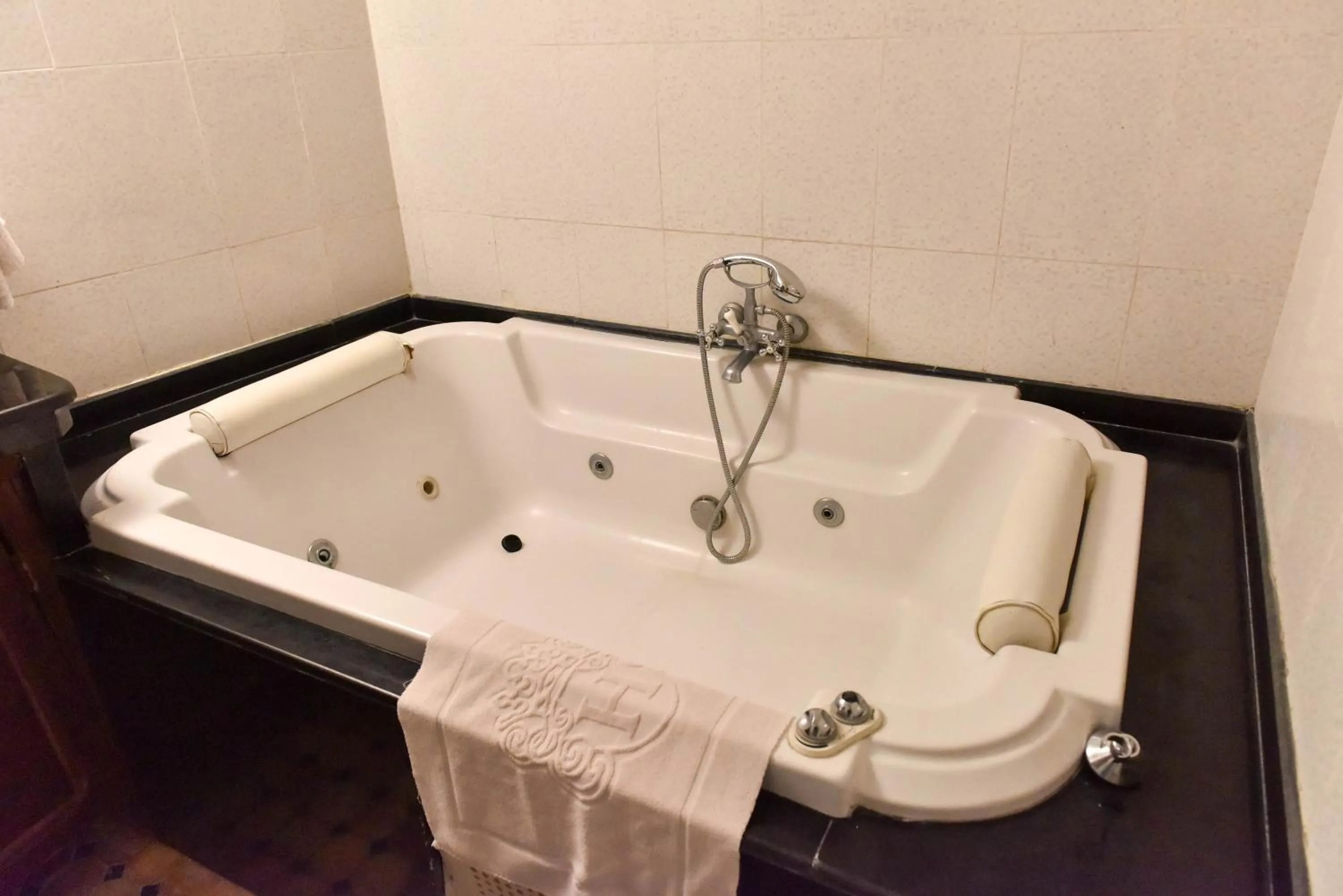 Hot Tub in Riad Youssef