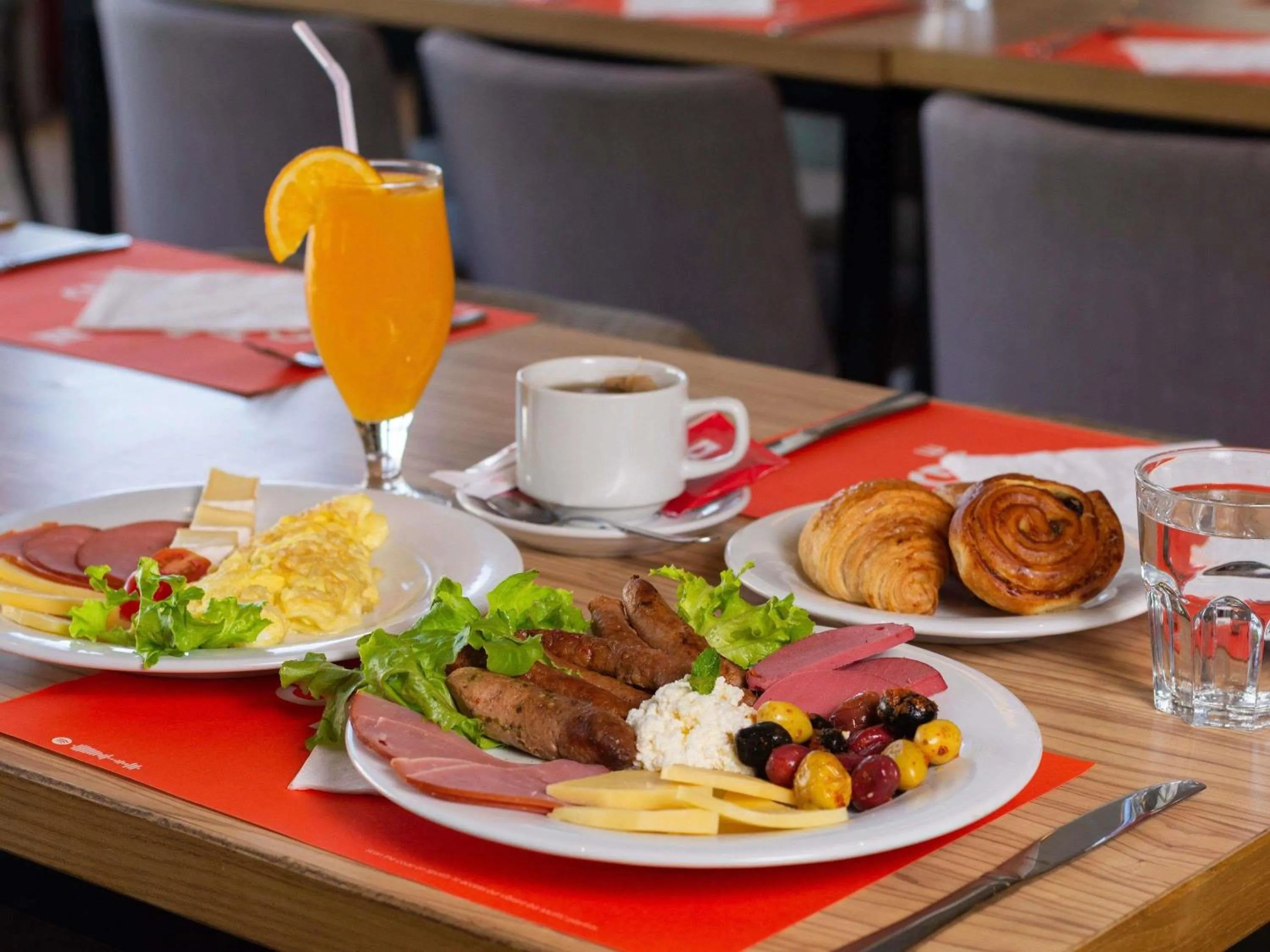 Restaurant/places to eat in Ibis Casablanca City Center