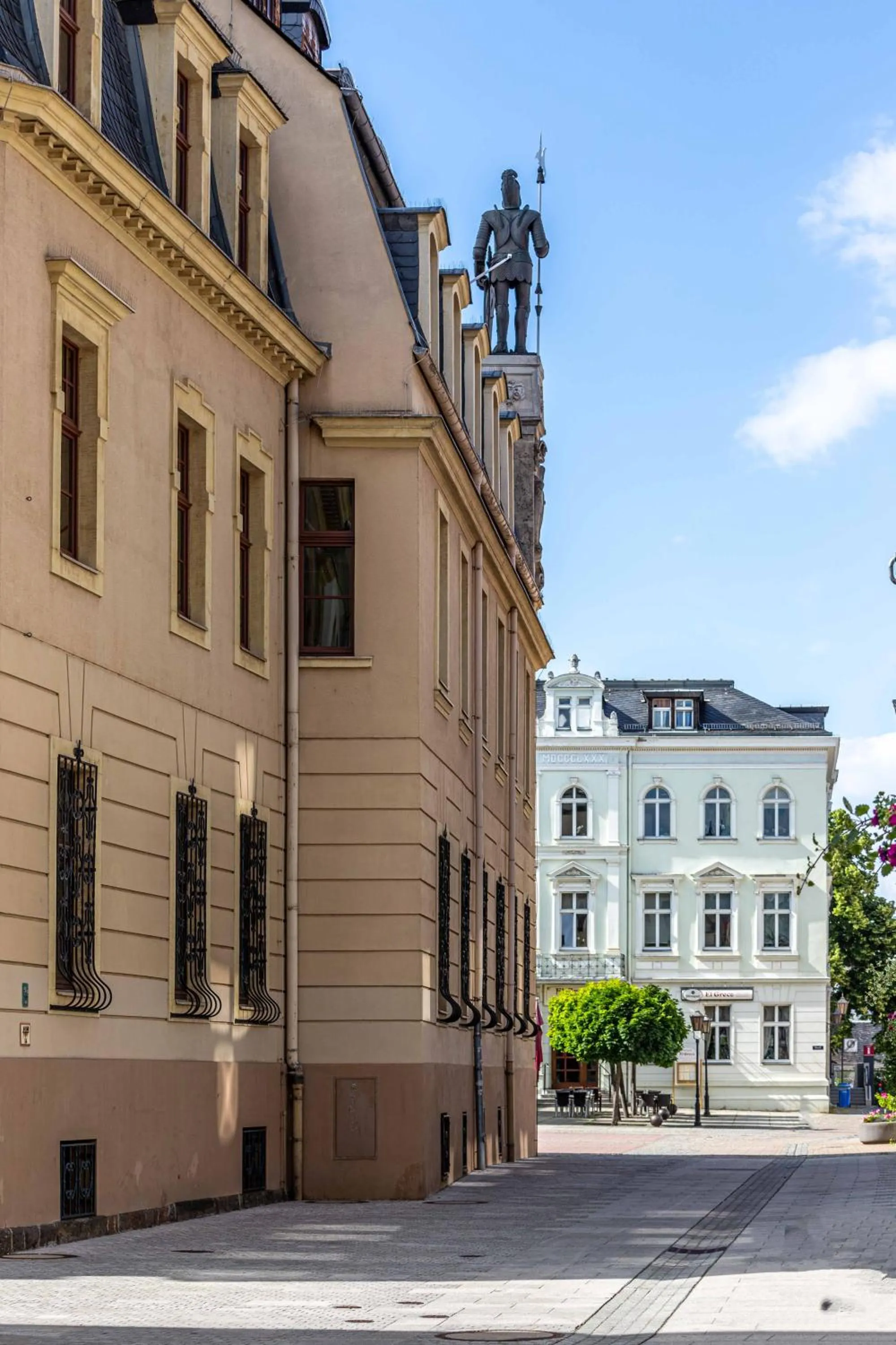 Nearby landmark in Hotel Mauritius - Im Herzen von Crimmitschau - Frühstück buchbar - Restaurant - Café - Fahrradbox