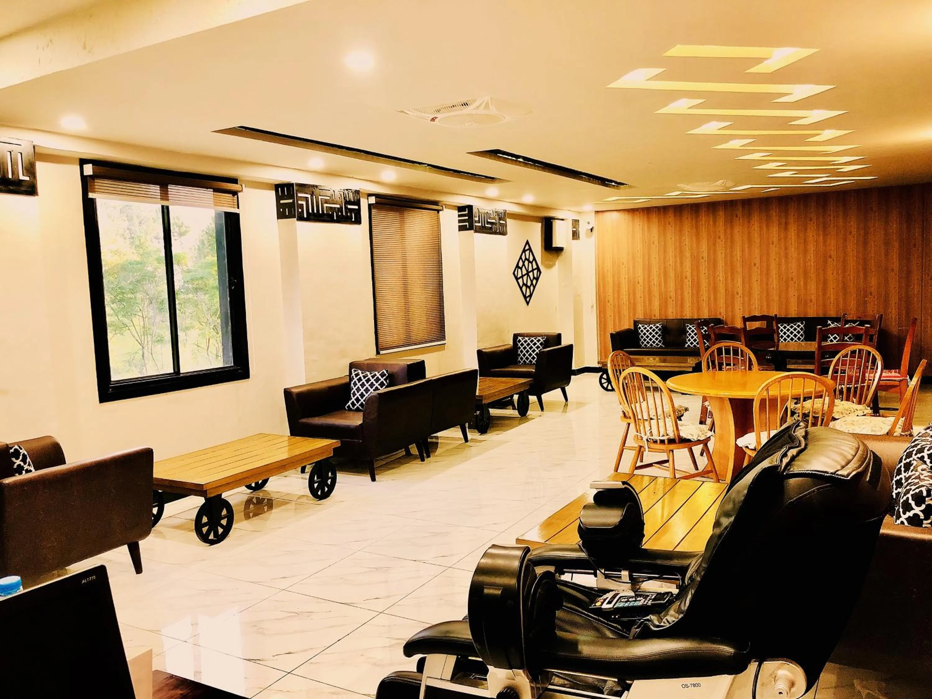 Restaurant/places to eat in Republika Central Hotel & Resort