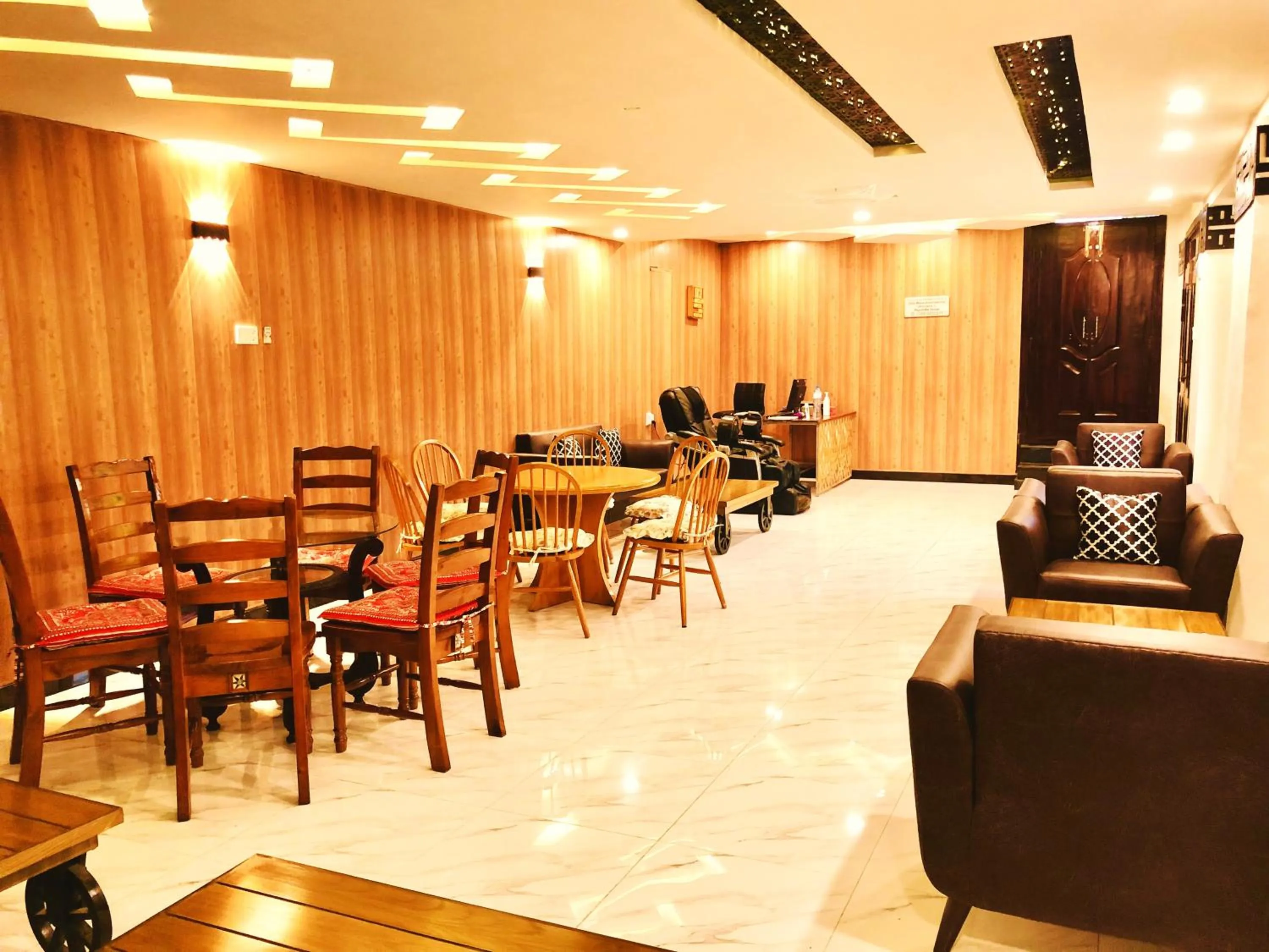 Restaurant/places to eat in Republika Central Hotel & Resort