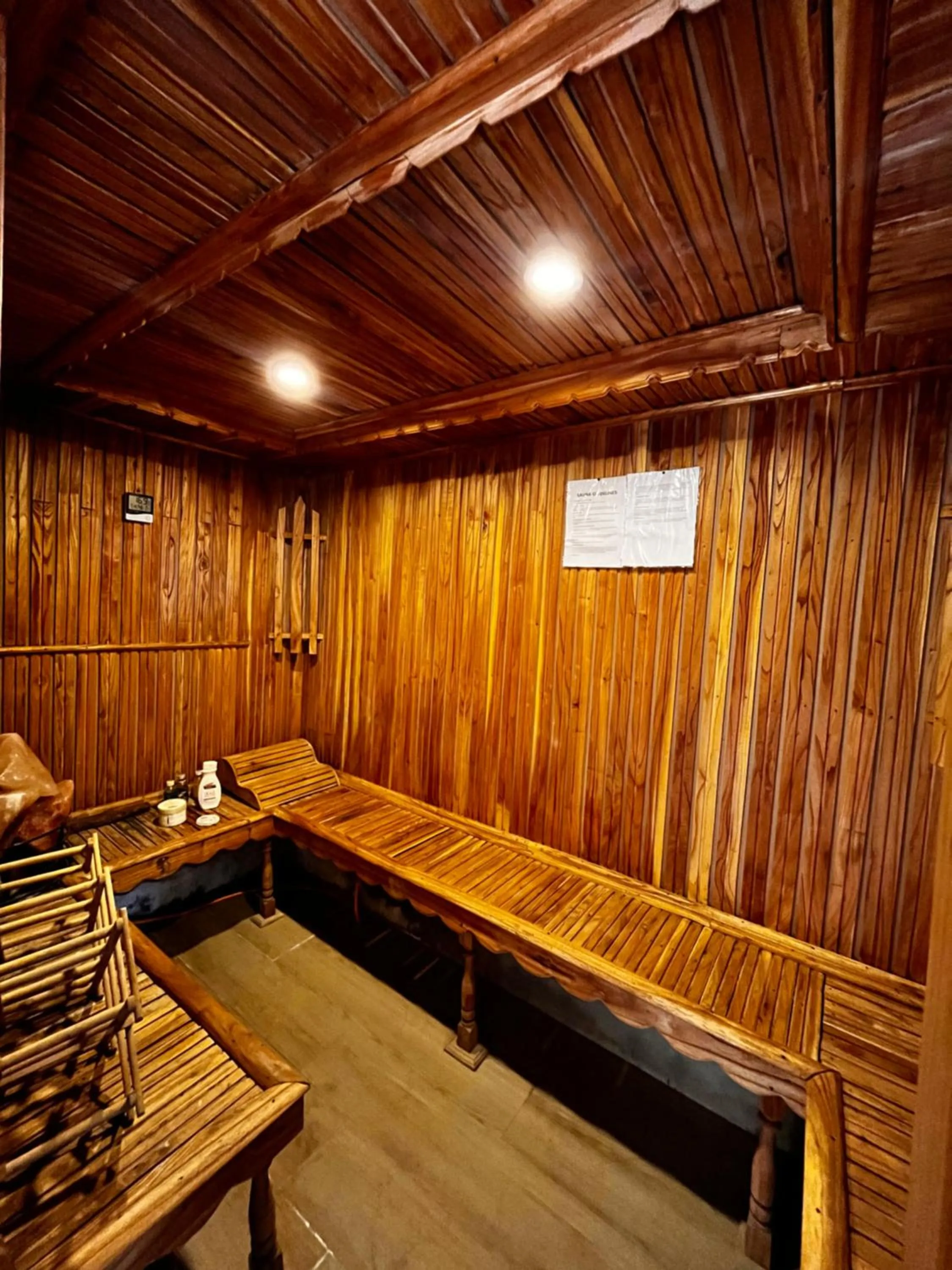 Republika Central Hotel & Resort