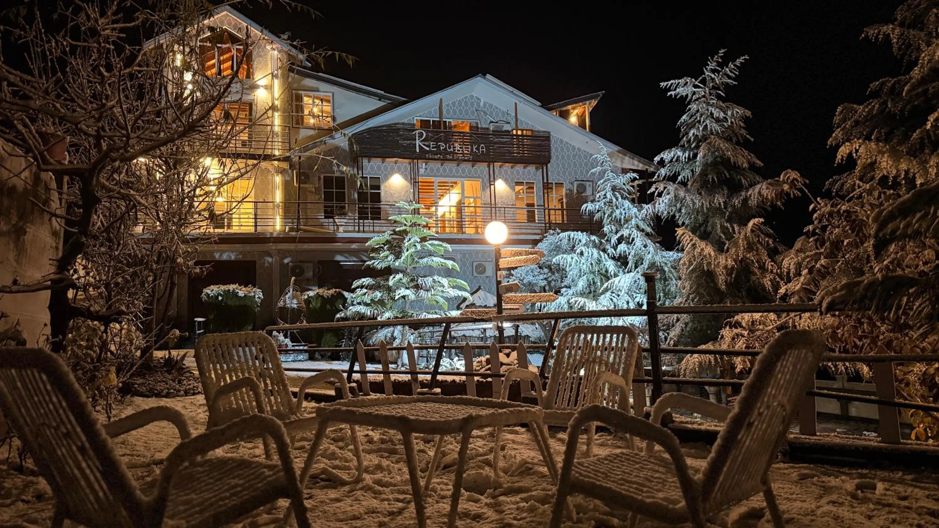 Republika Central Hotel & Resort