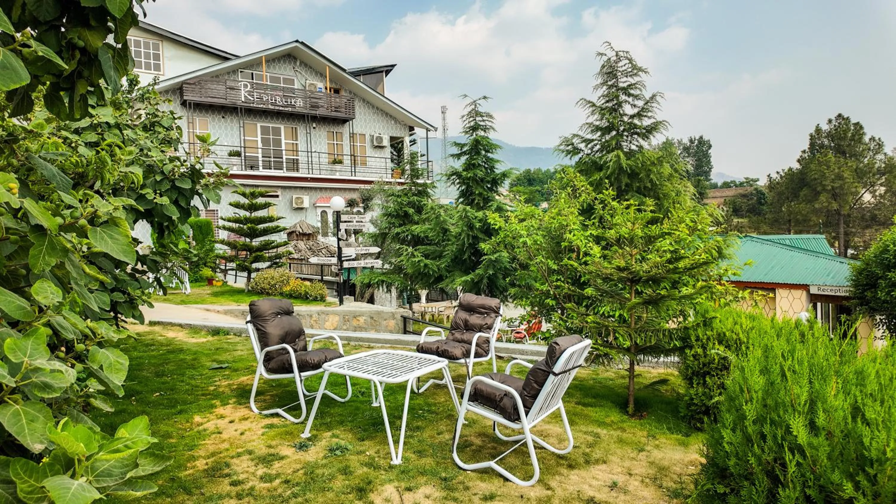 Republika Central Hotel & Resort