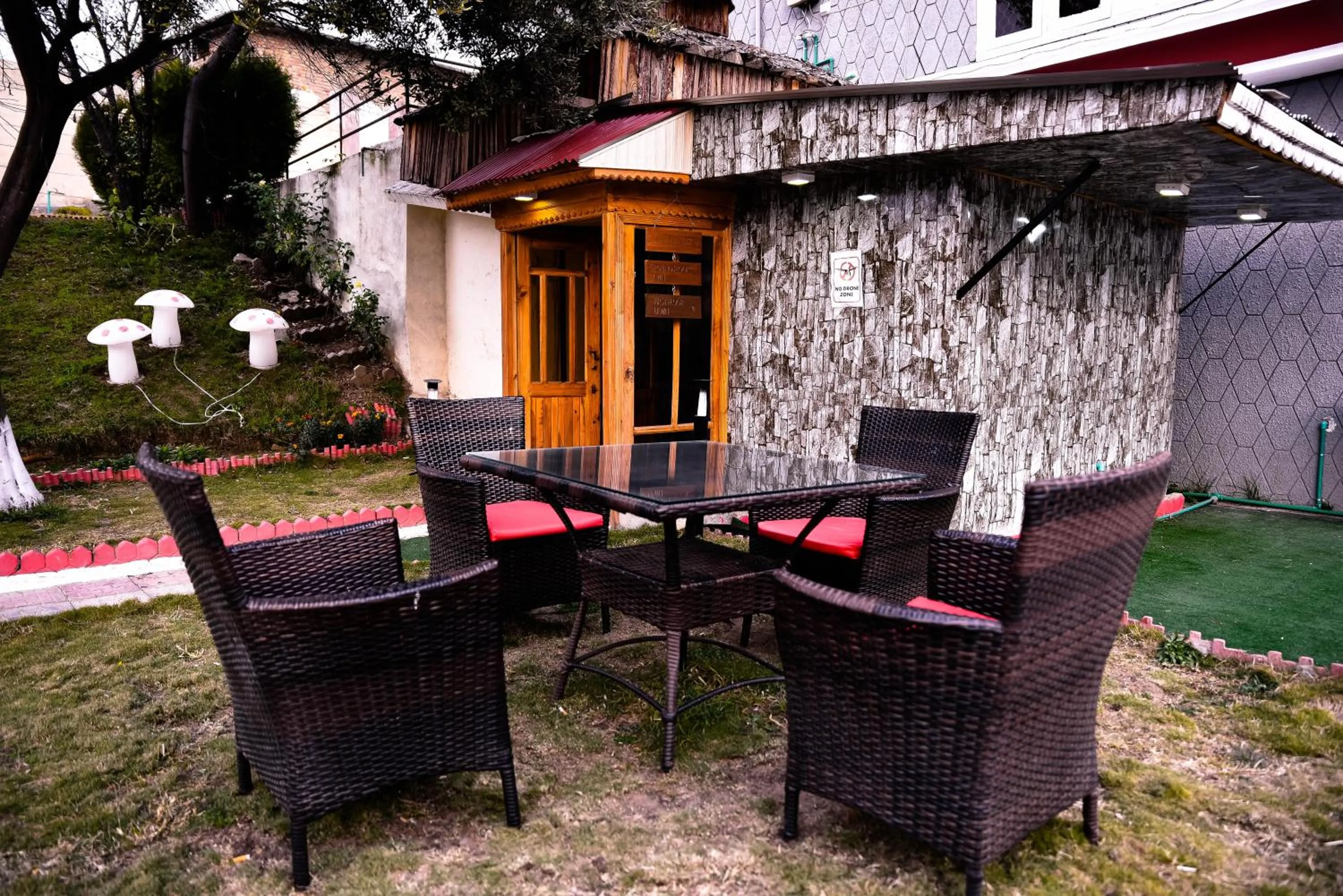 Republika Central Hotel & Resort