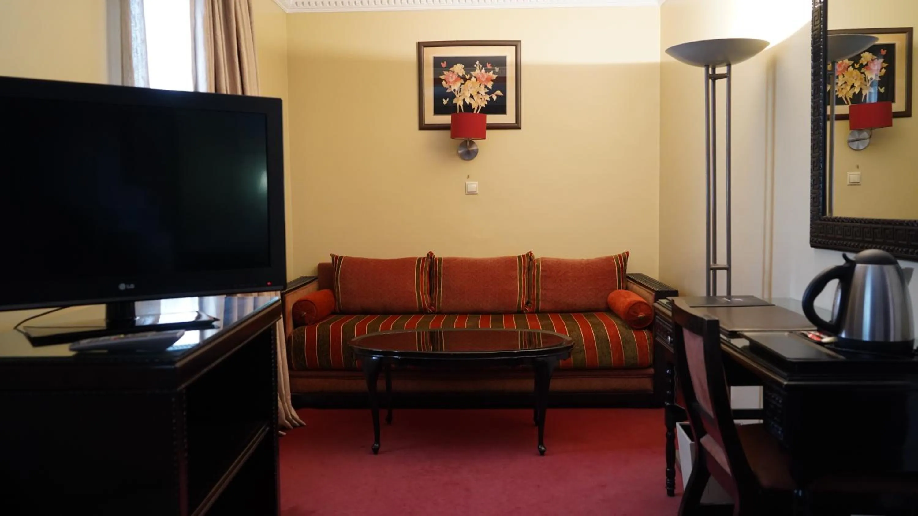 TV and multimedia in Hotel Toubkal