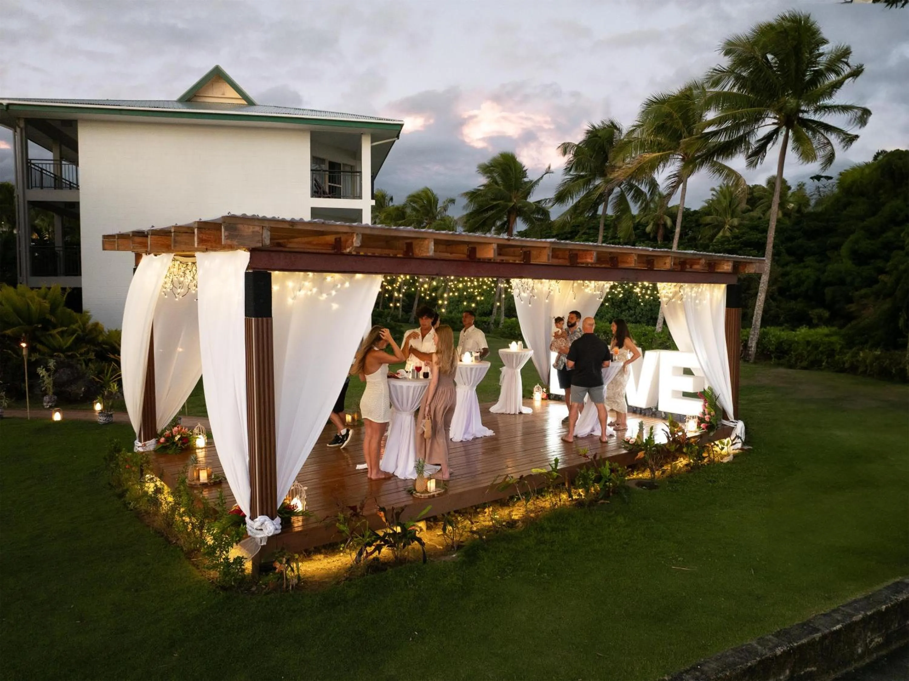 wedding in Outrigger Fiji Beach Resort