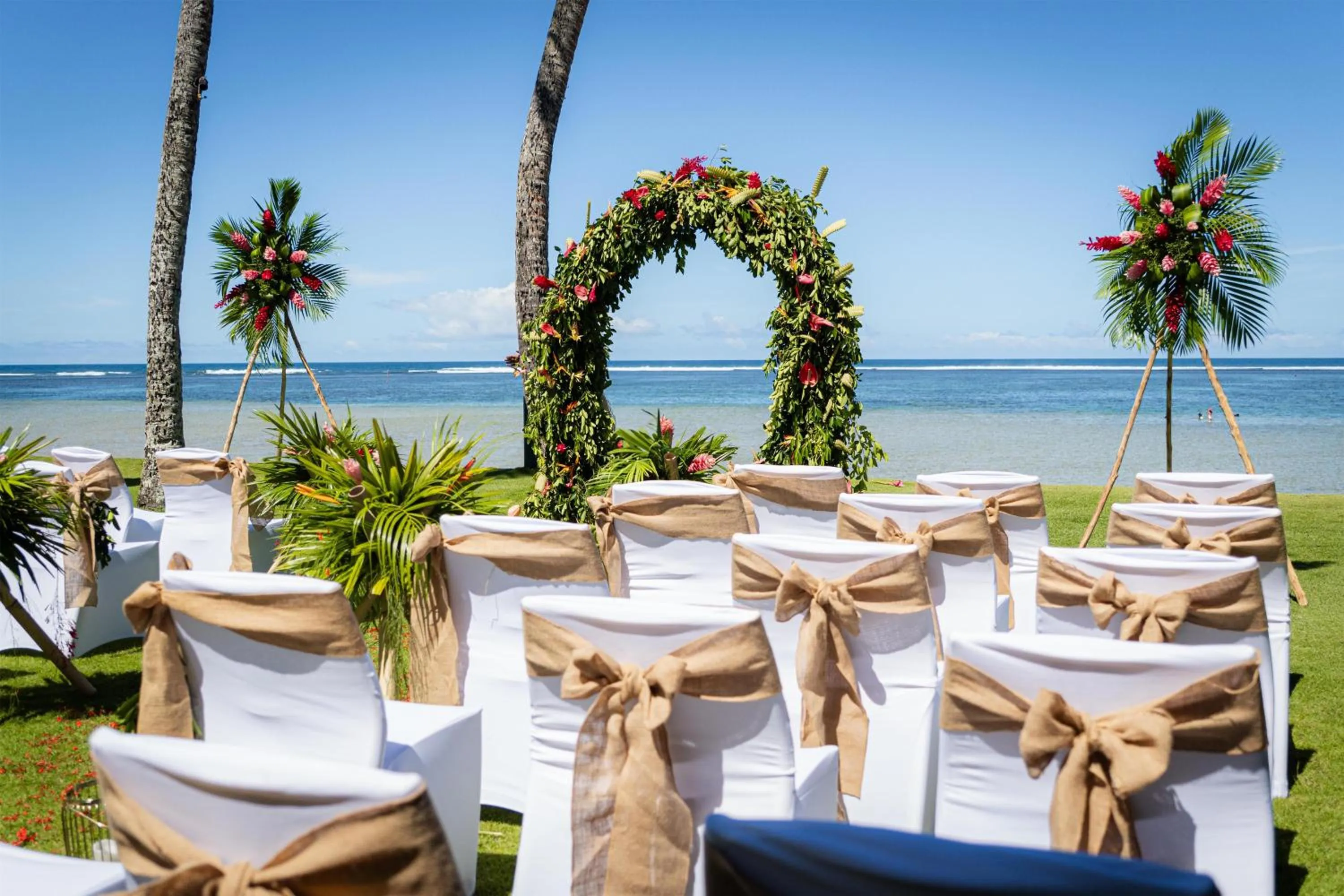 wedding in Outrigger Fiji Beach Resort