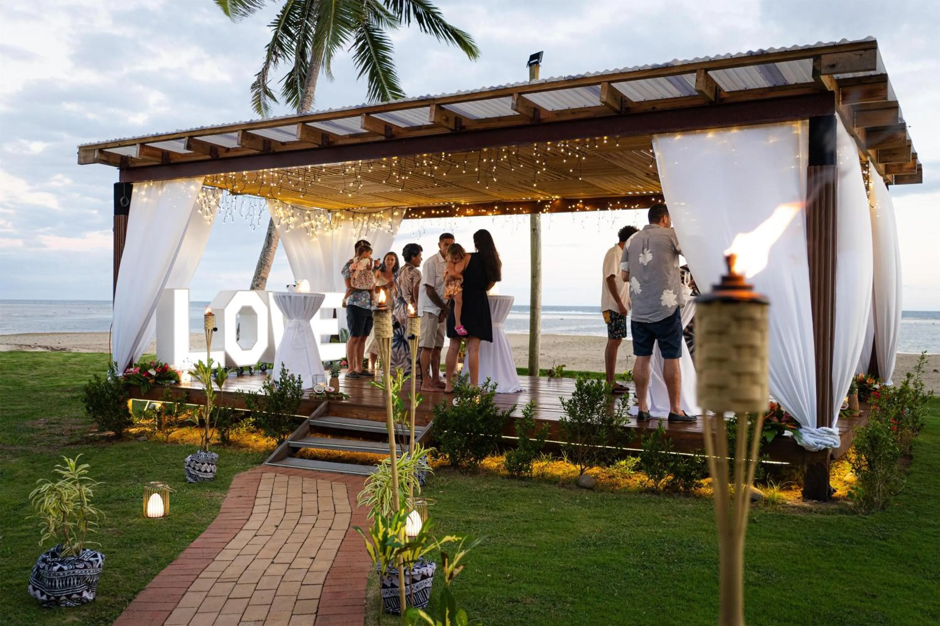 wedding in Outrigger Fiji Beach Resort