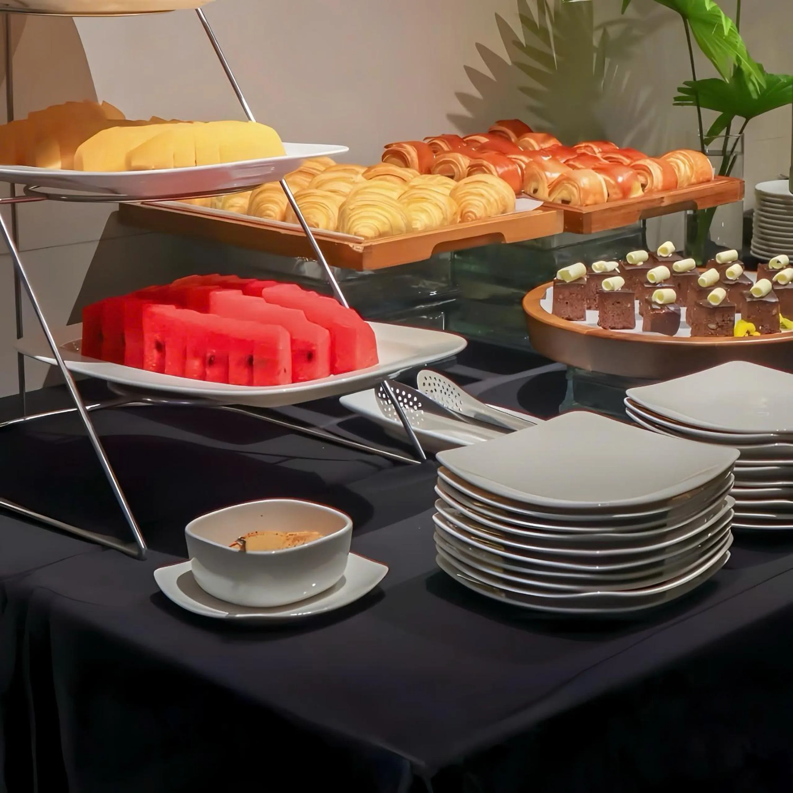 Restaurant/places to eat in M City Hotel Saigon - Complimentary Afternoon Tea Served Daily