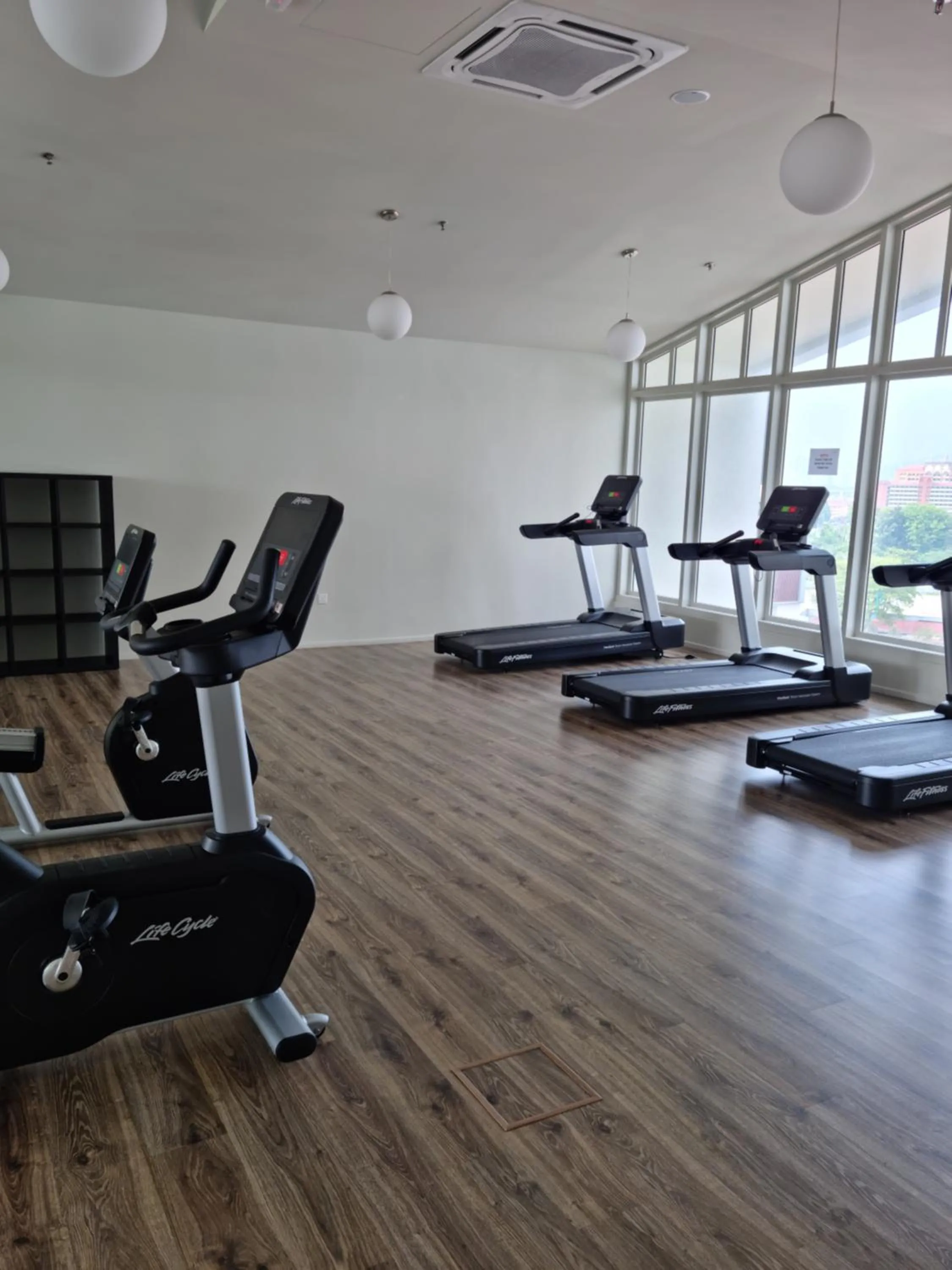 Fitness centre/facilities in Una Residence by Maya