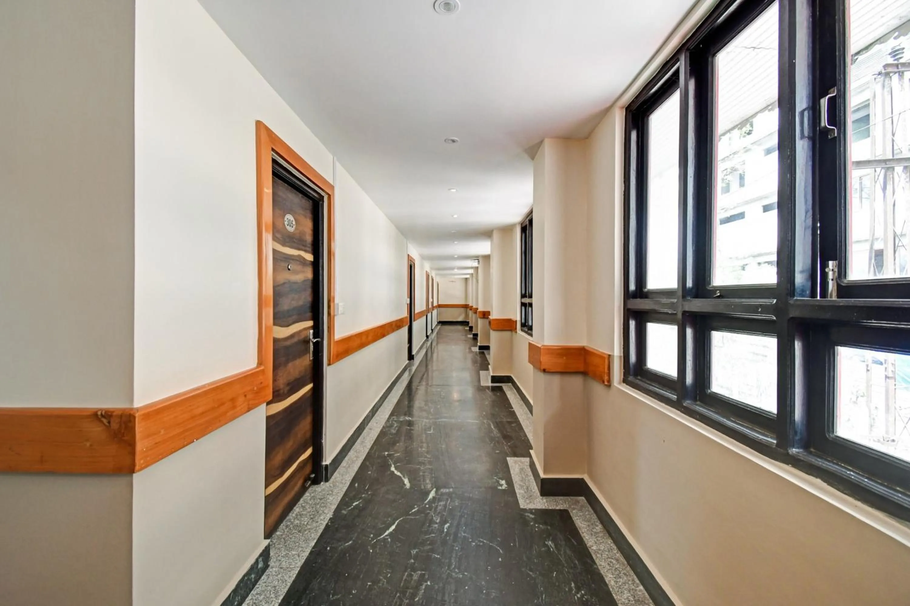 Lobby or reception in Townhouse Mansarovar Hotel