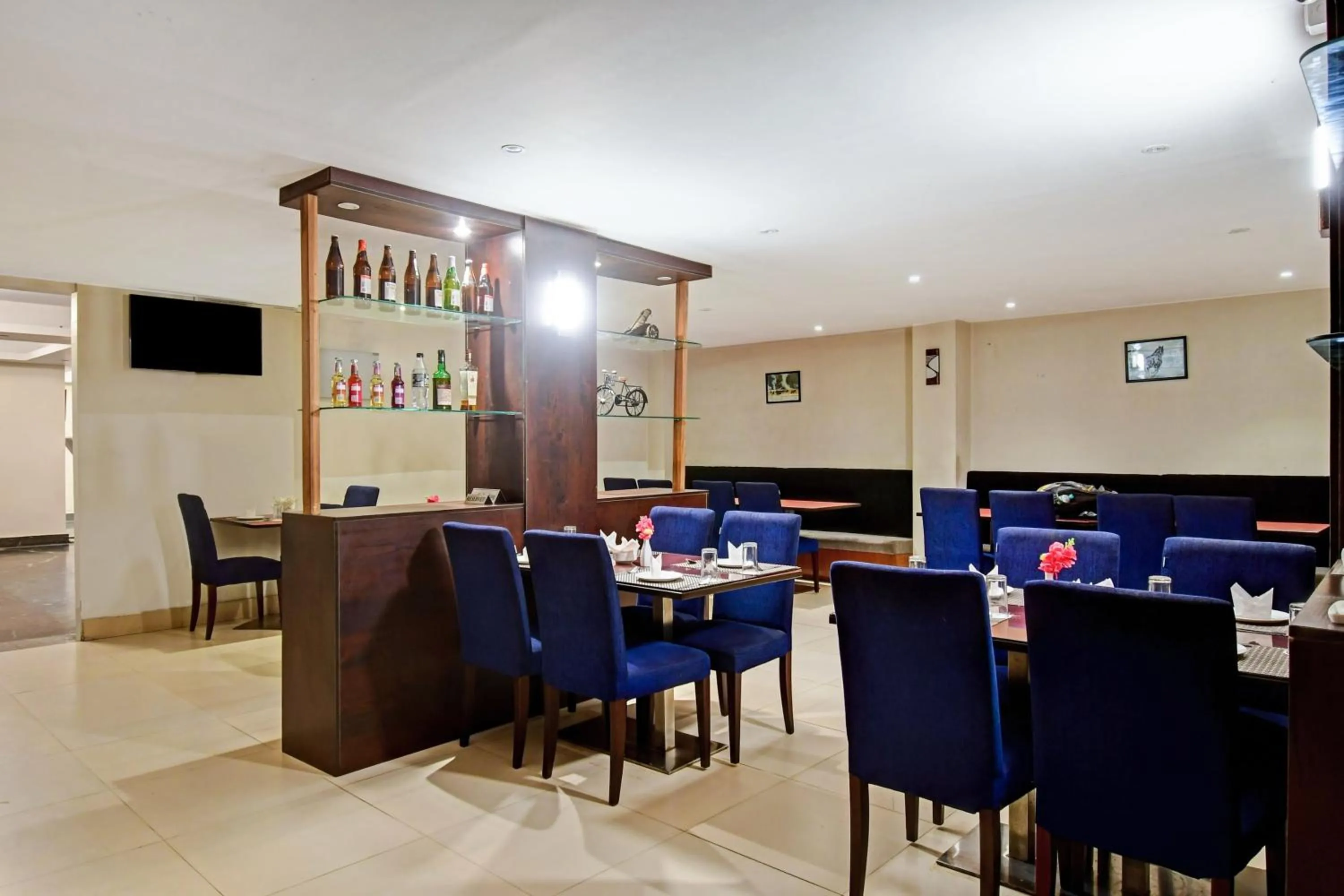 Restaurant/places to eat in Townhouse Mansarovar Hotel