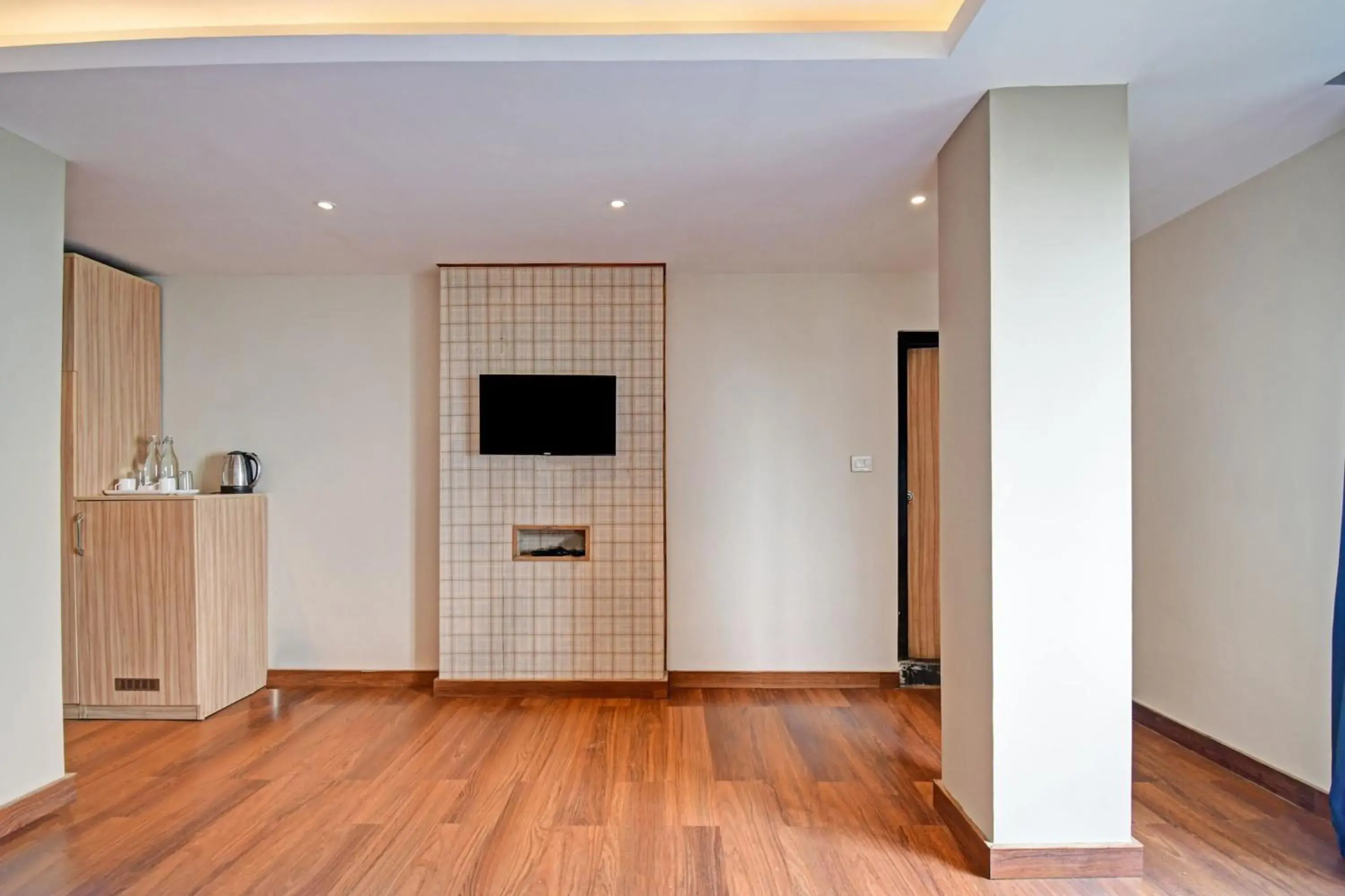 Classic Triple Room - single occupancy in Townhouse Mansarovar Hotel Classic Triple Room - single occupancy in Townhouse Mansarovar Hotel