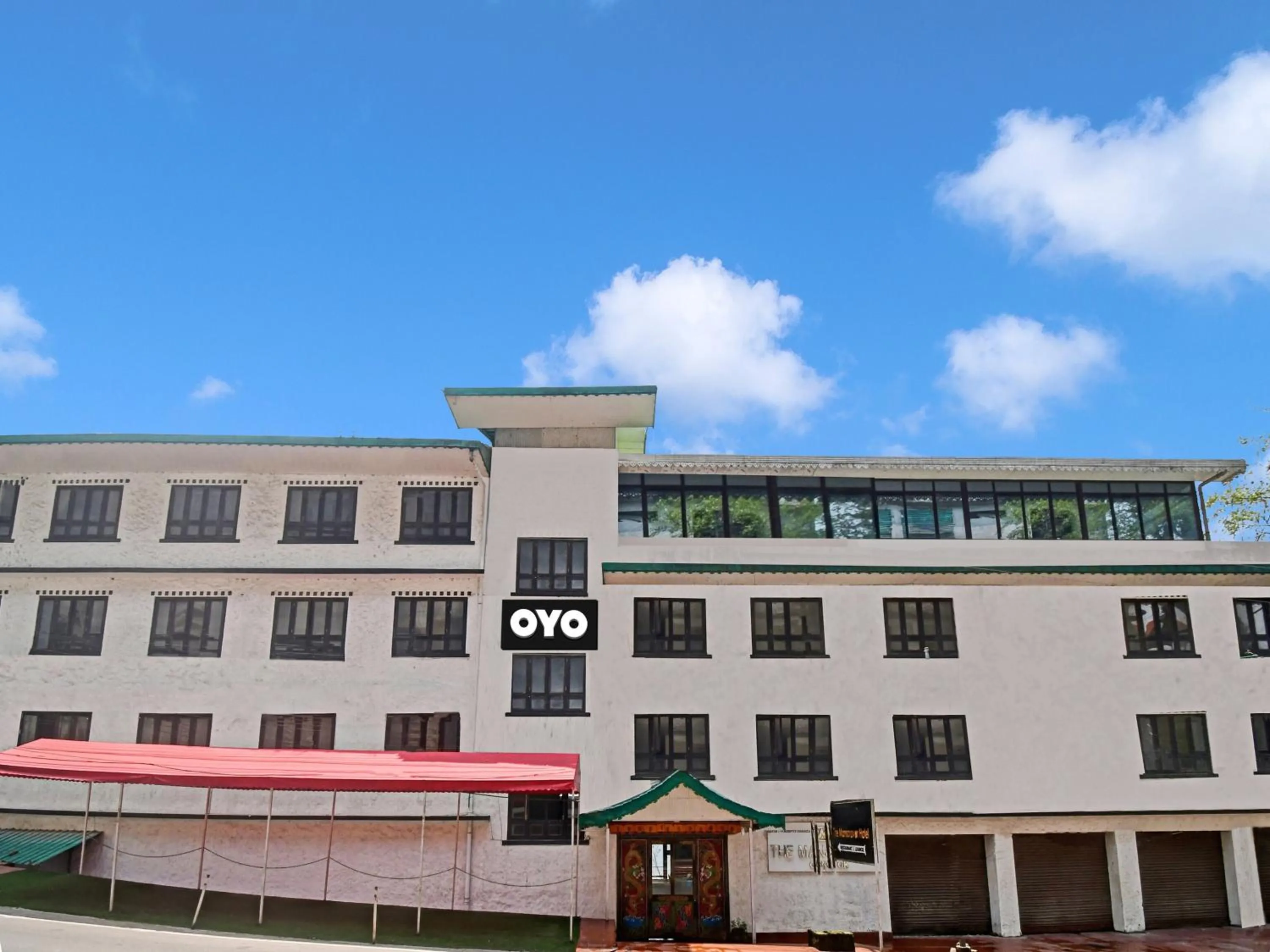 Facade/entrance in Townhouse Mansarovar Hotel