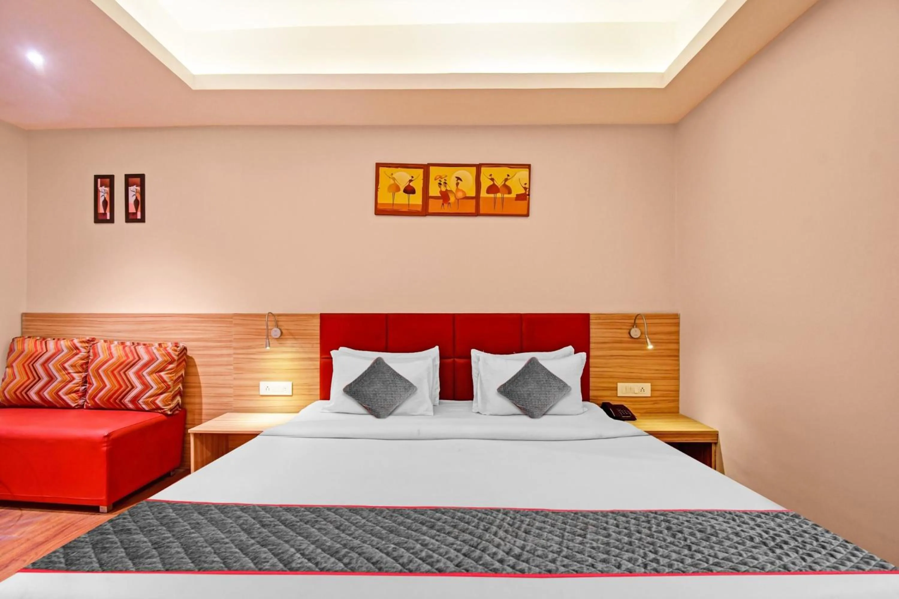 Bedroom in Townhouse Mansarovar Hotel