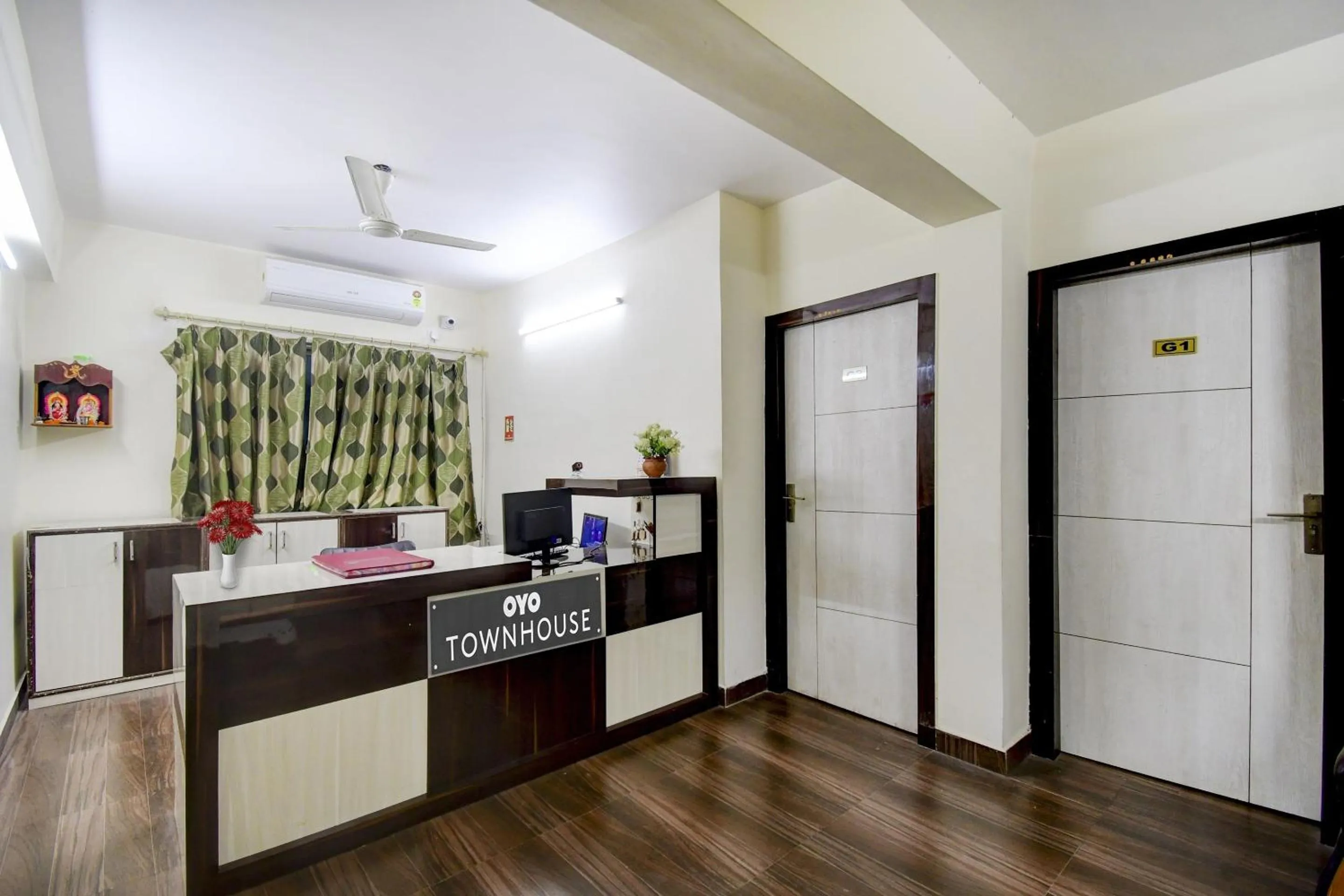 Lobby or reception in Townhouse TR Residence Newtown