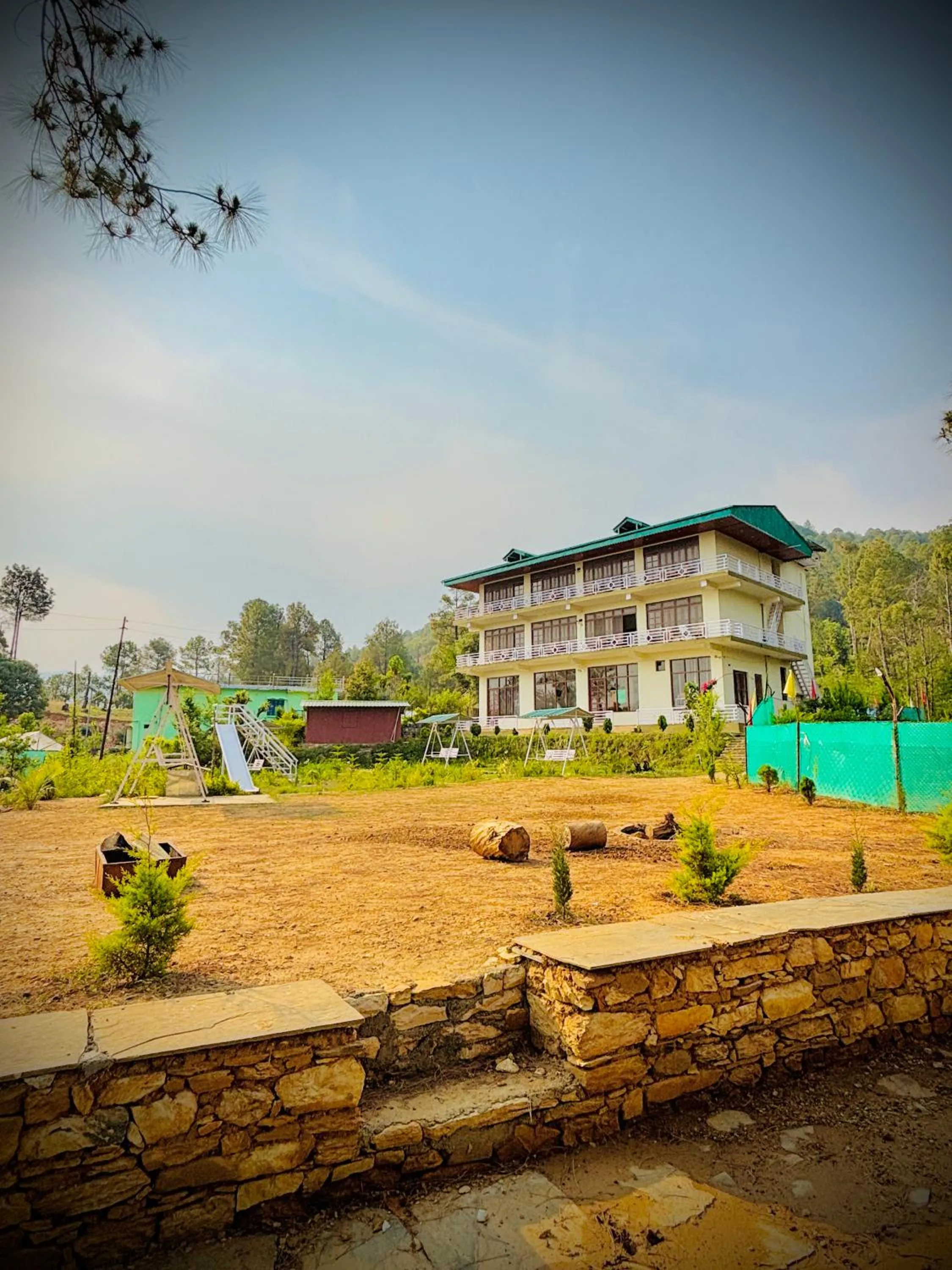 Lap Of Himalayas Resort