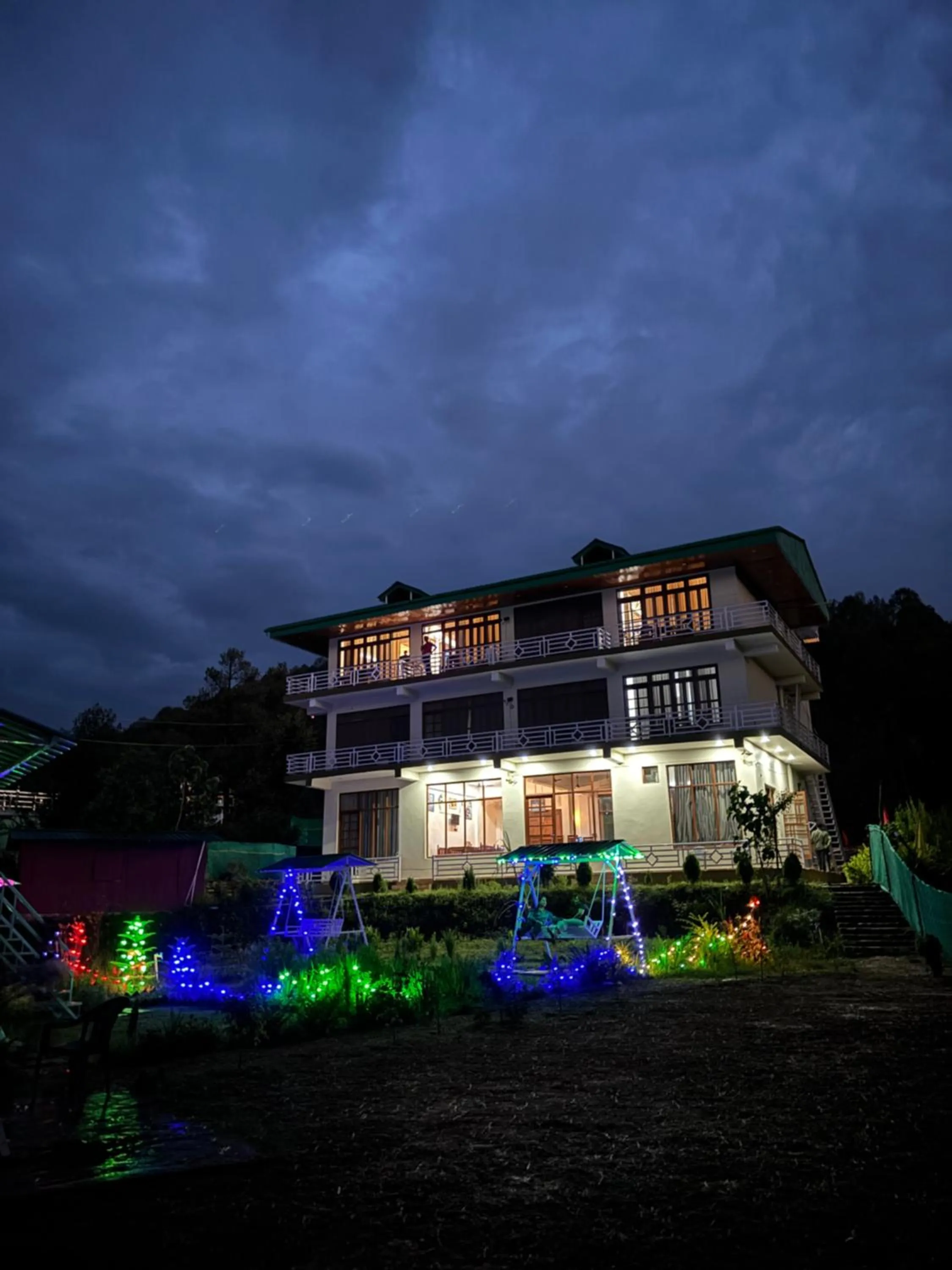 Lap Of Himalayas Resort