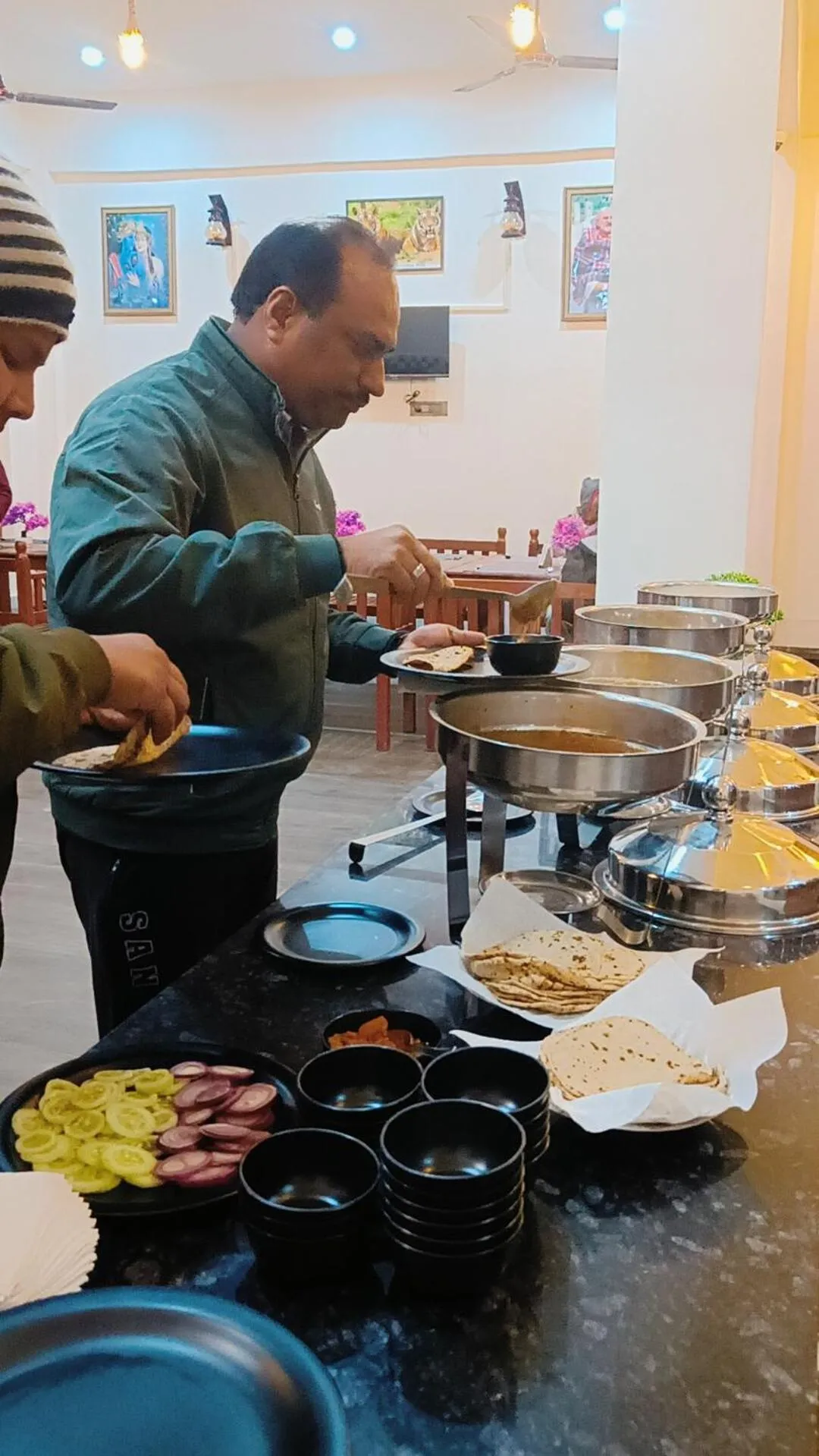 Food and drinks in Lap Of Himalayas Resort