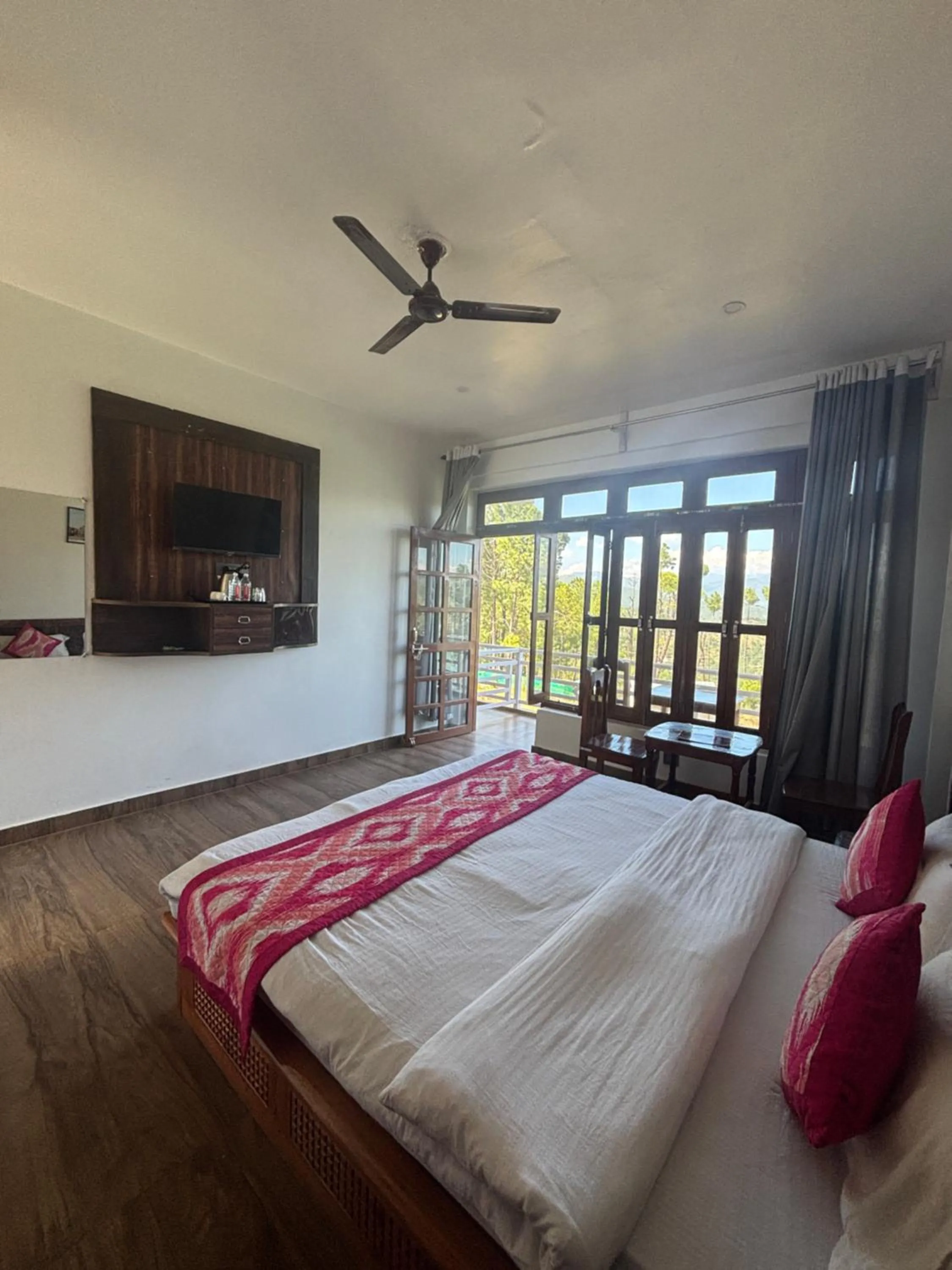 Bed in Lap Of Himalayas Resort