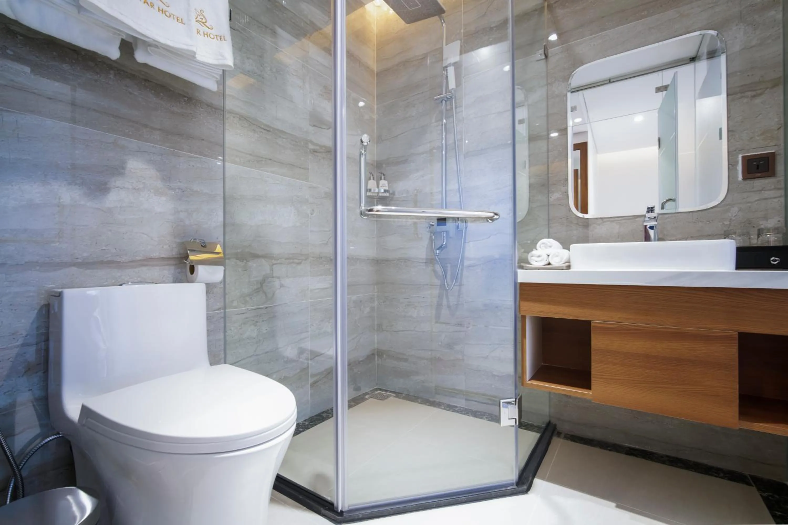 Shower in Ruby Star Da Nang - Central My Khe Beach