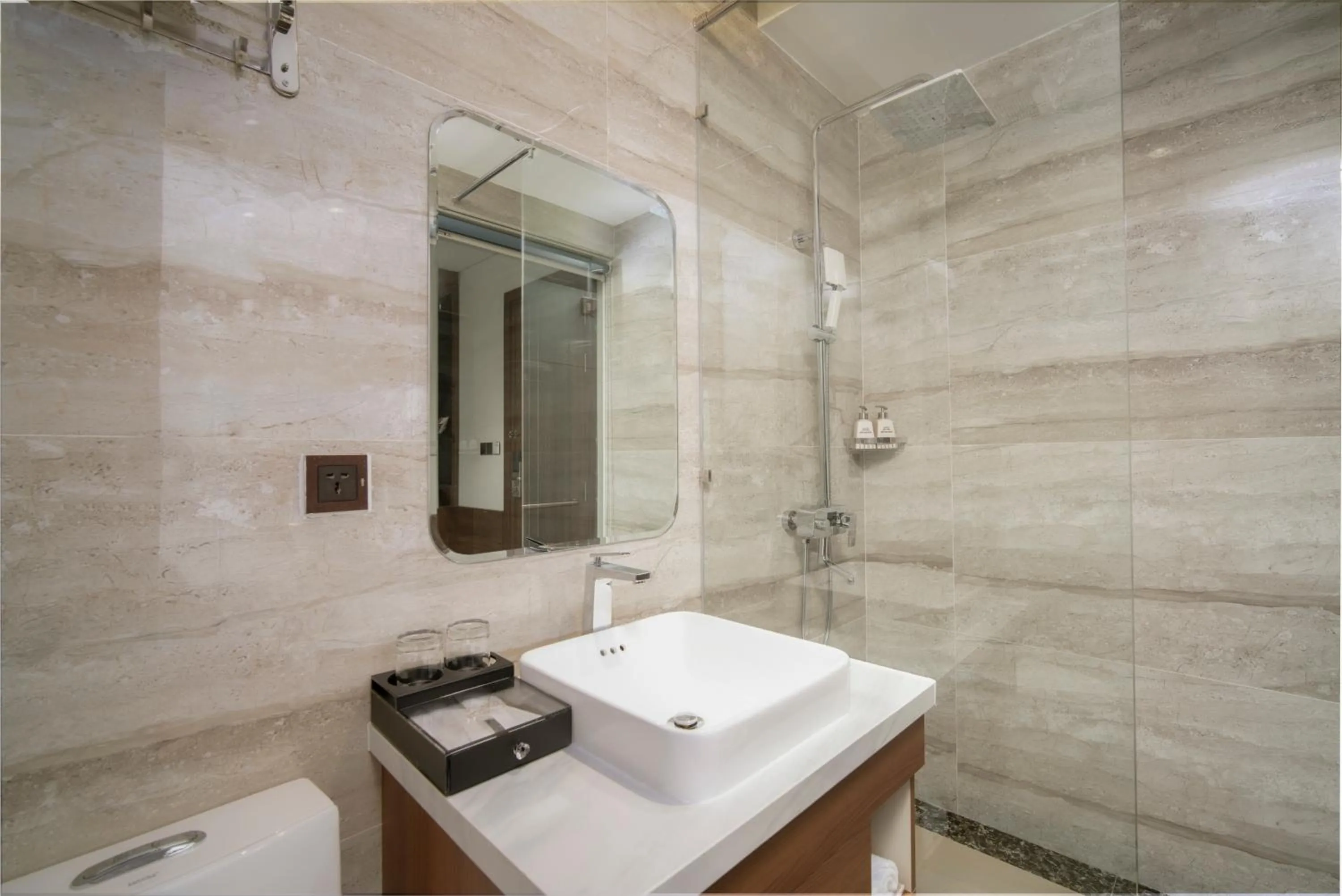 Shower in Ruby Star Da Nang - Central My Khe Beach