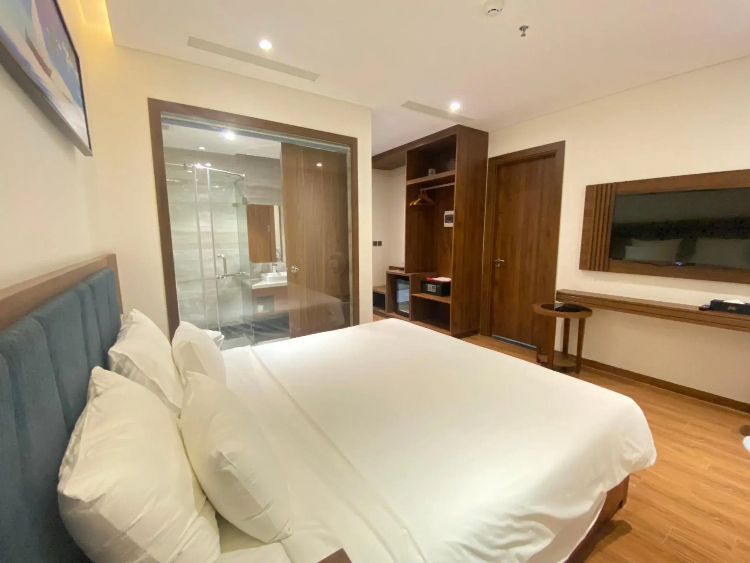 Superior Double Room with No Window in Ruby Star Da Nang - Central My Khe Beach Superior Double Room with No Window in Ruby Star Da Nang - Central My Khe Beach