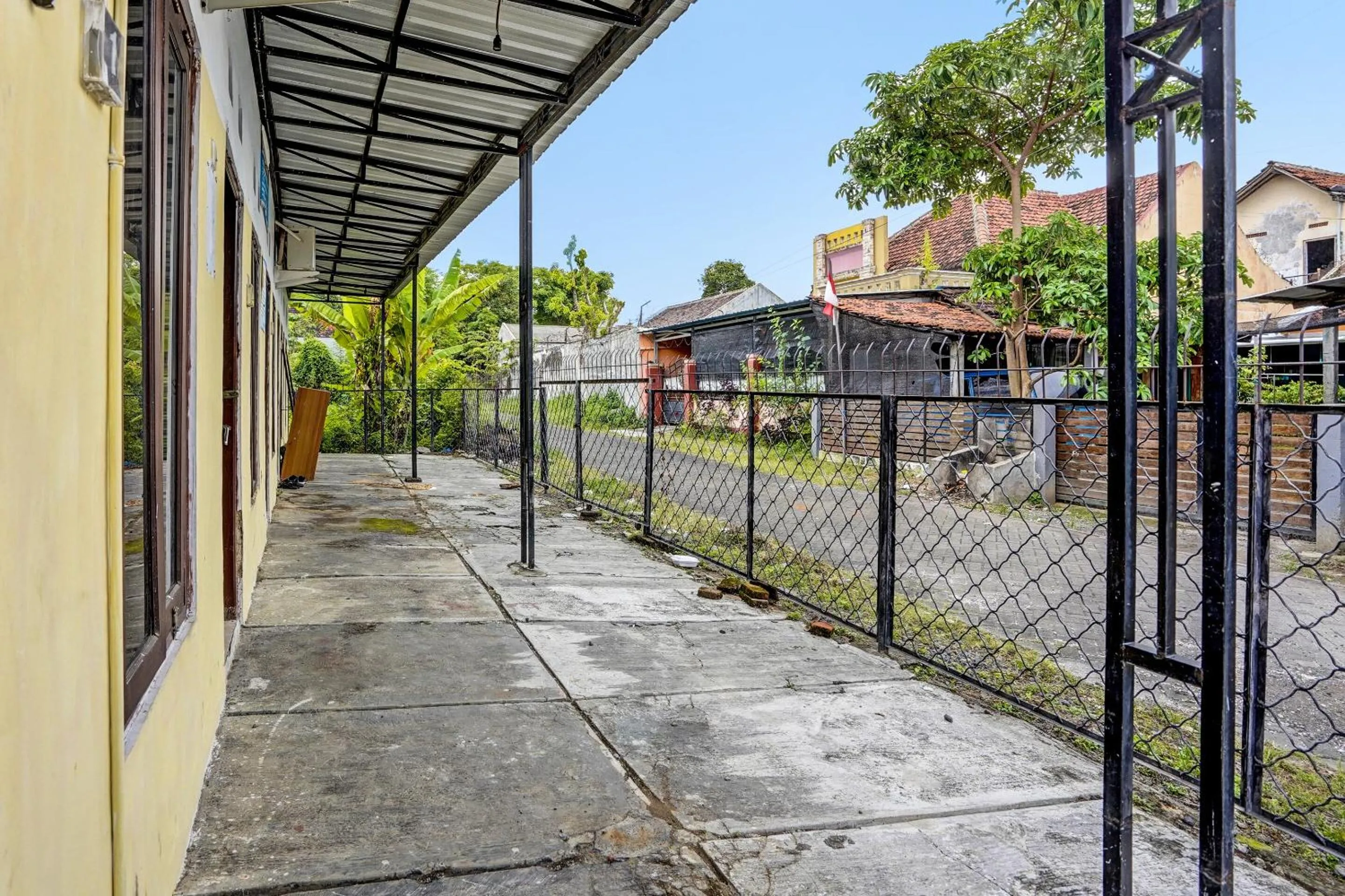 Lobby or reception in SPOT ON 92480 Iwn Homestay Syariah