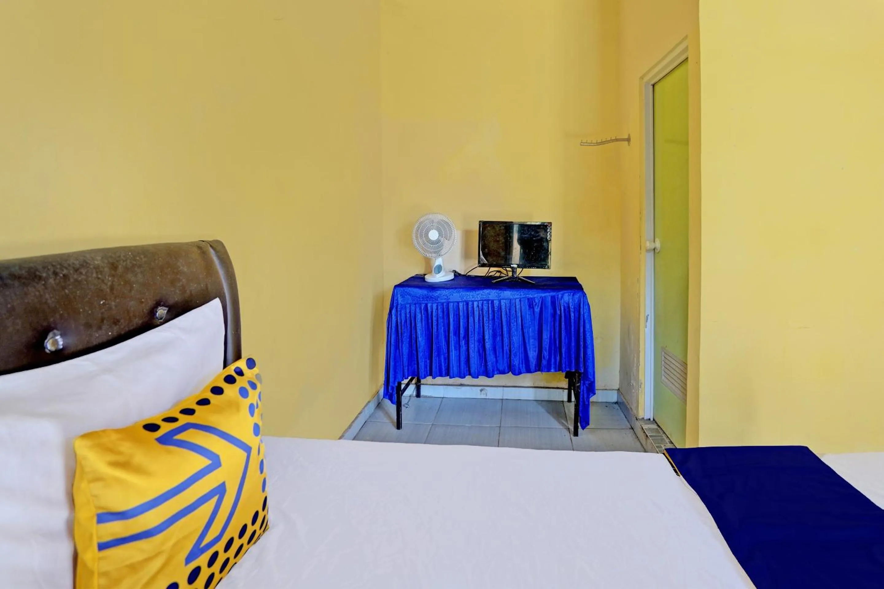 Bedroom, Bed in SPOT ON 92480 Iwn Homestay Syariah