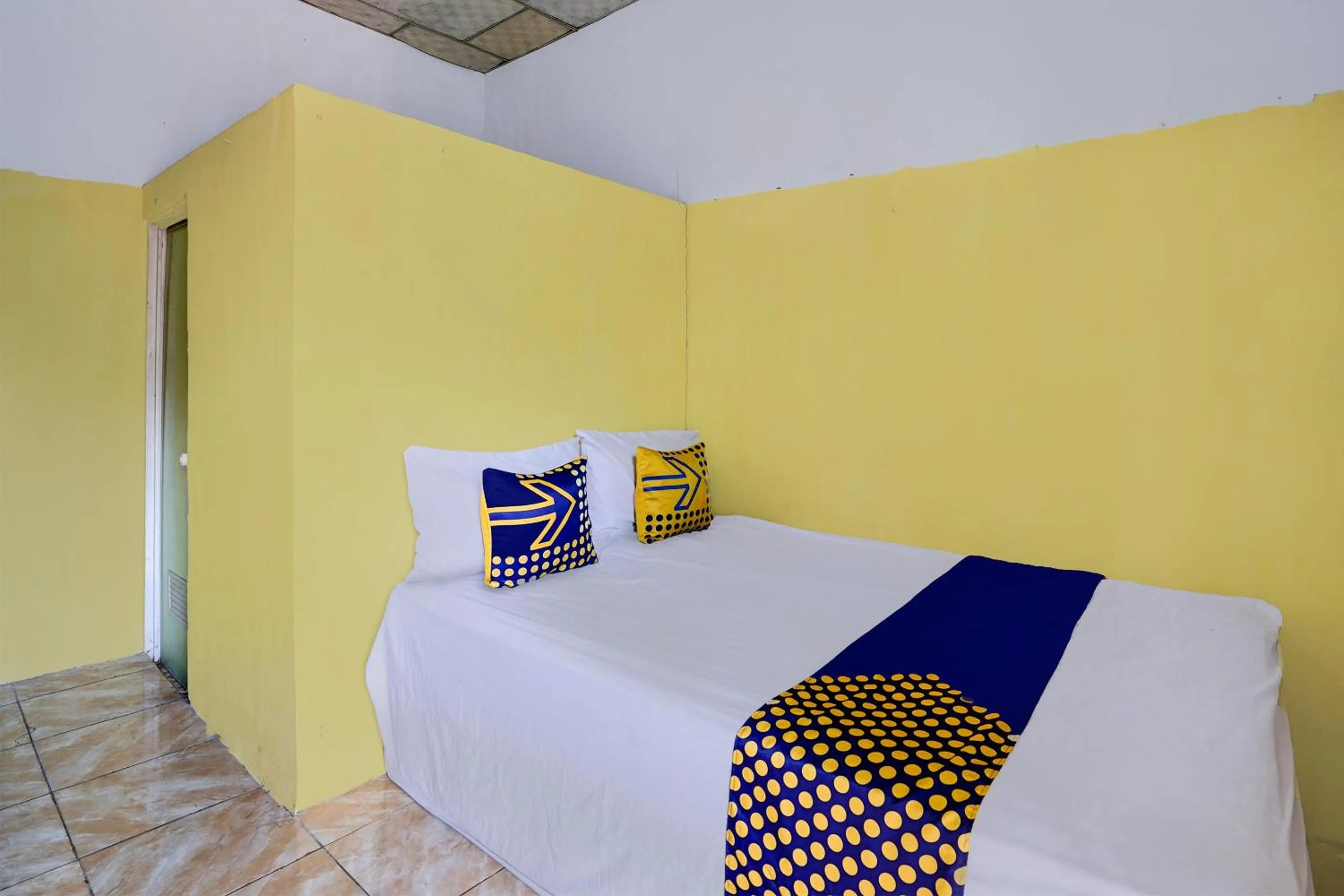 Bedroom, Bed in SPOT ON 92480 Iwn Homestay Syariah