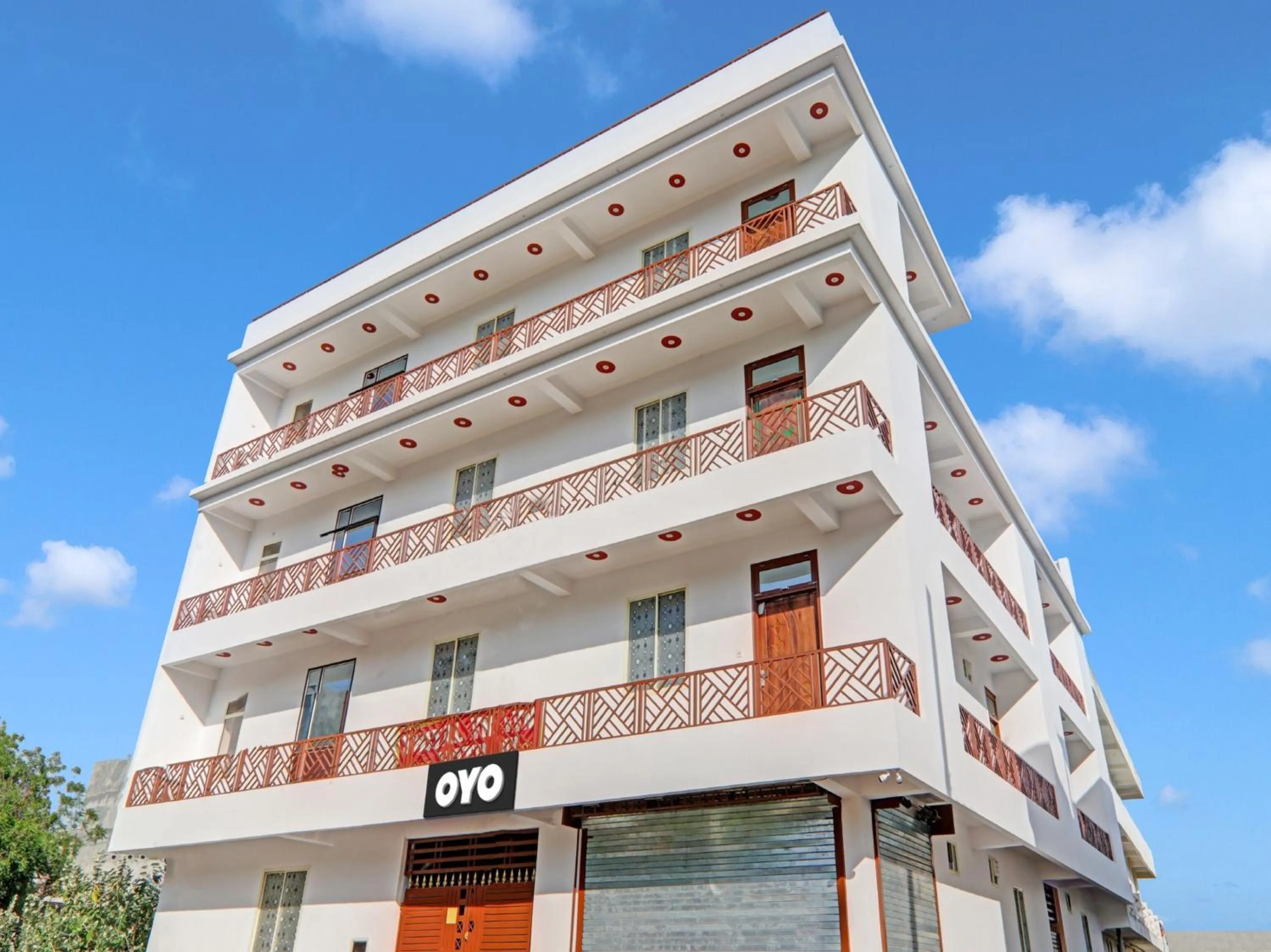 Facade/entrance in Hotel O SRV INN