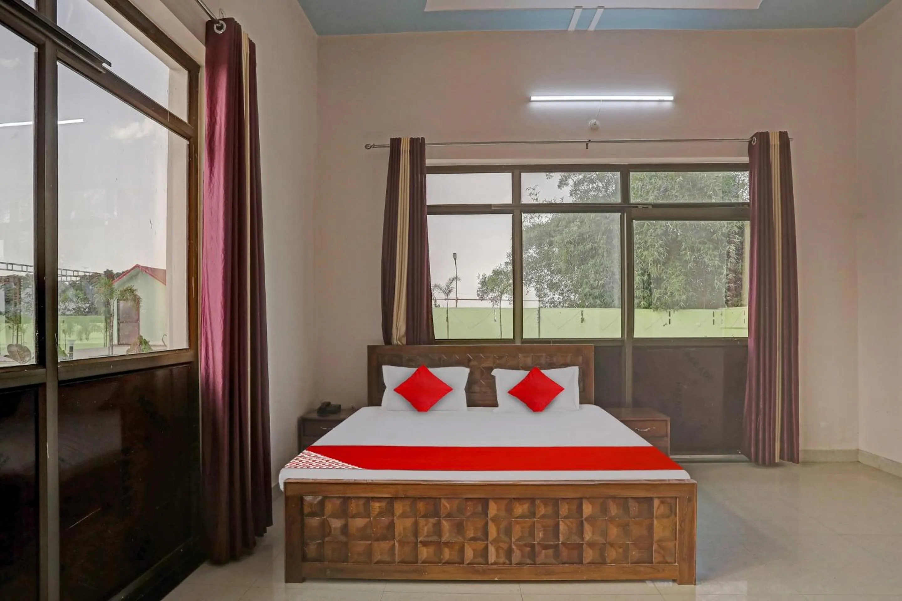 Bedroom, Bed in Hotel O Mb Garden & Resorts