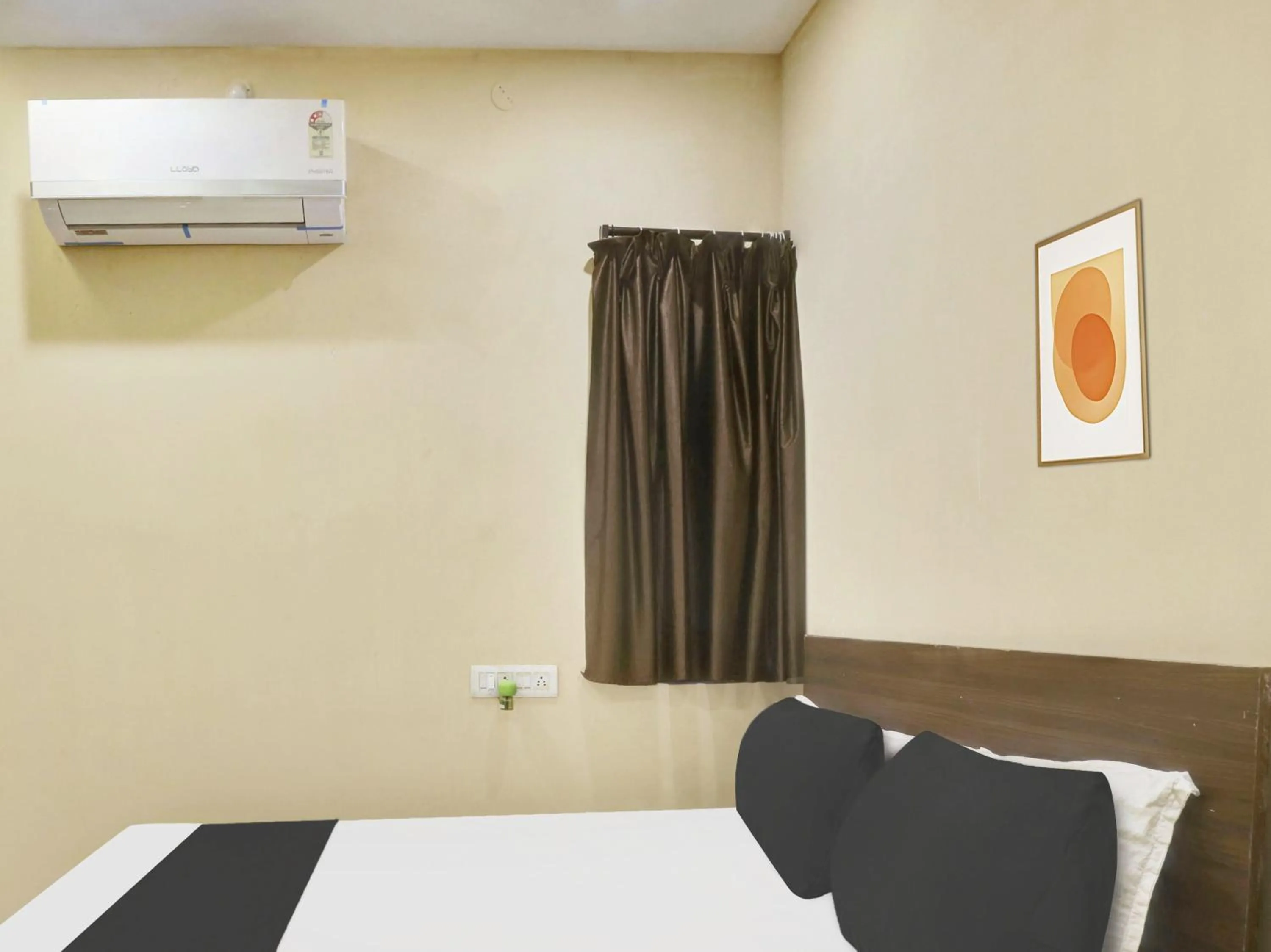Bedroom in SPOT ON Grand Mantralayam
