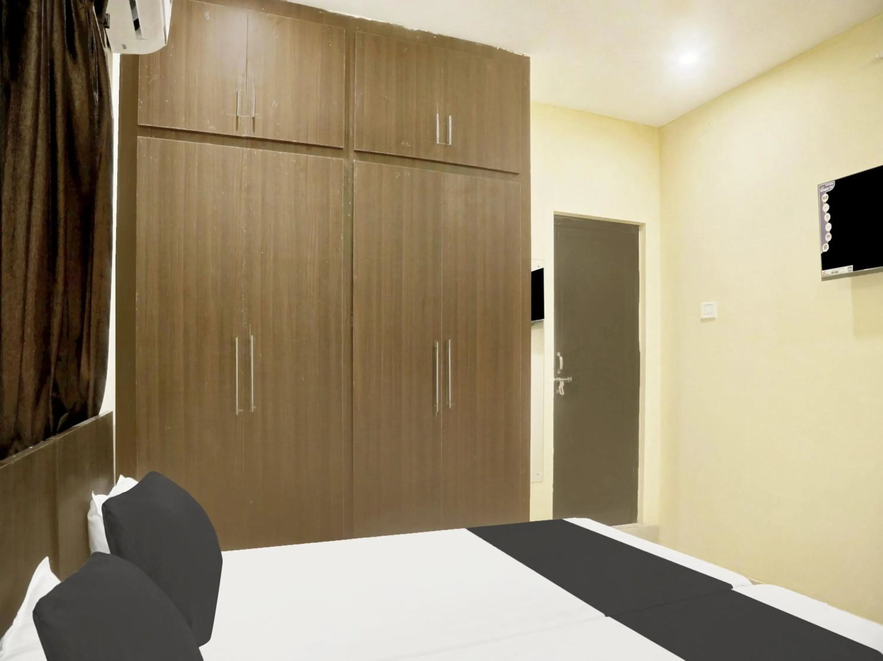 Bedroom in SPOT ON Grand Mantralayam