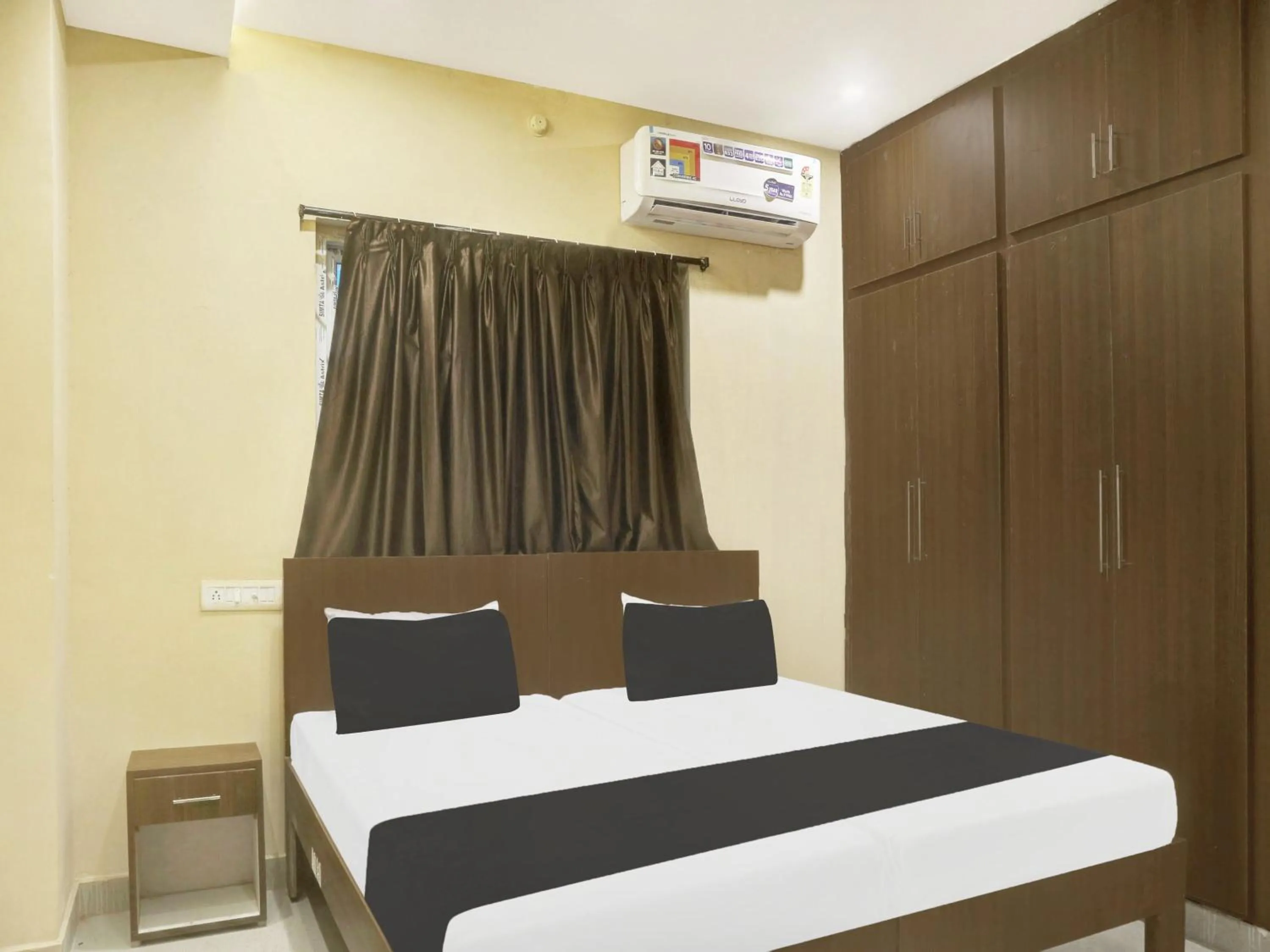 Bedroom in SPOT ON Grand Mantralayam