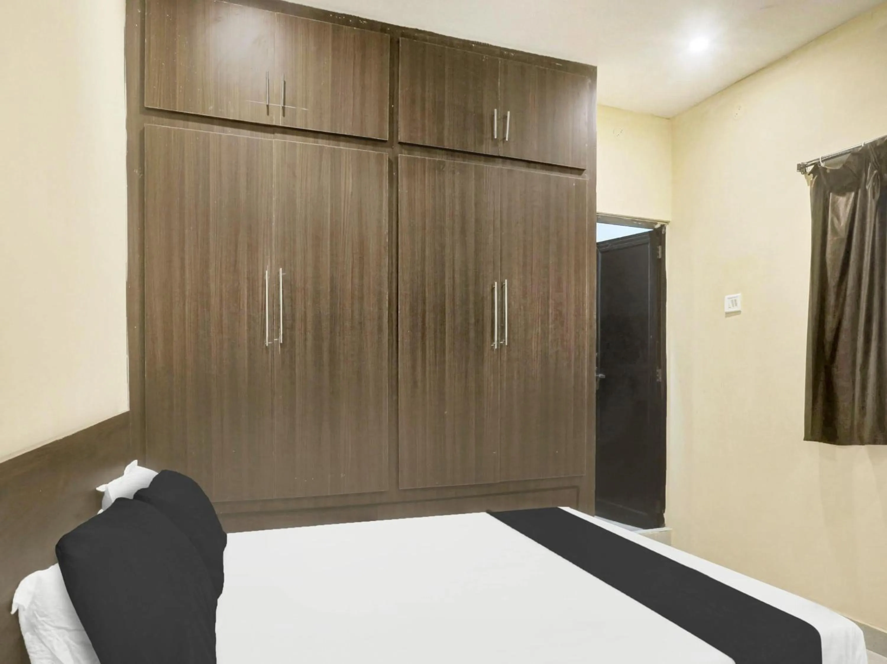 Bedroom in SPOT ON Grand Mantralayam