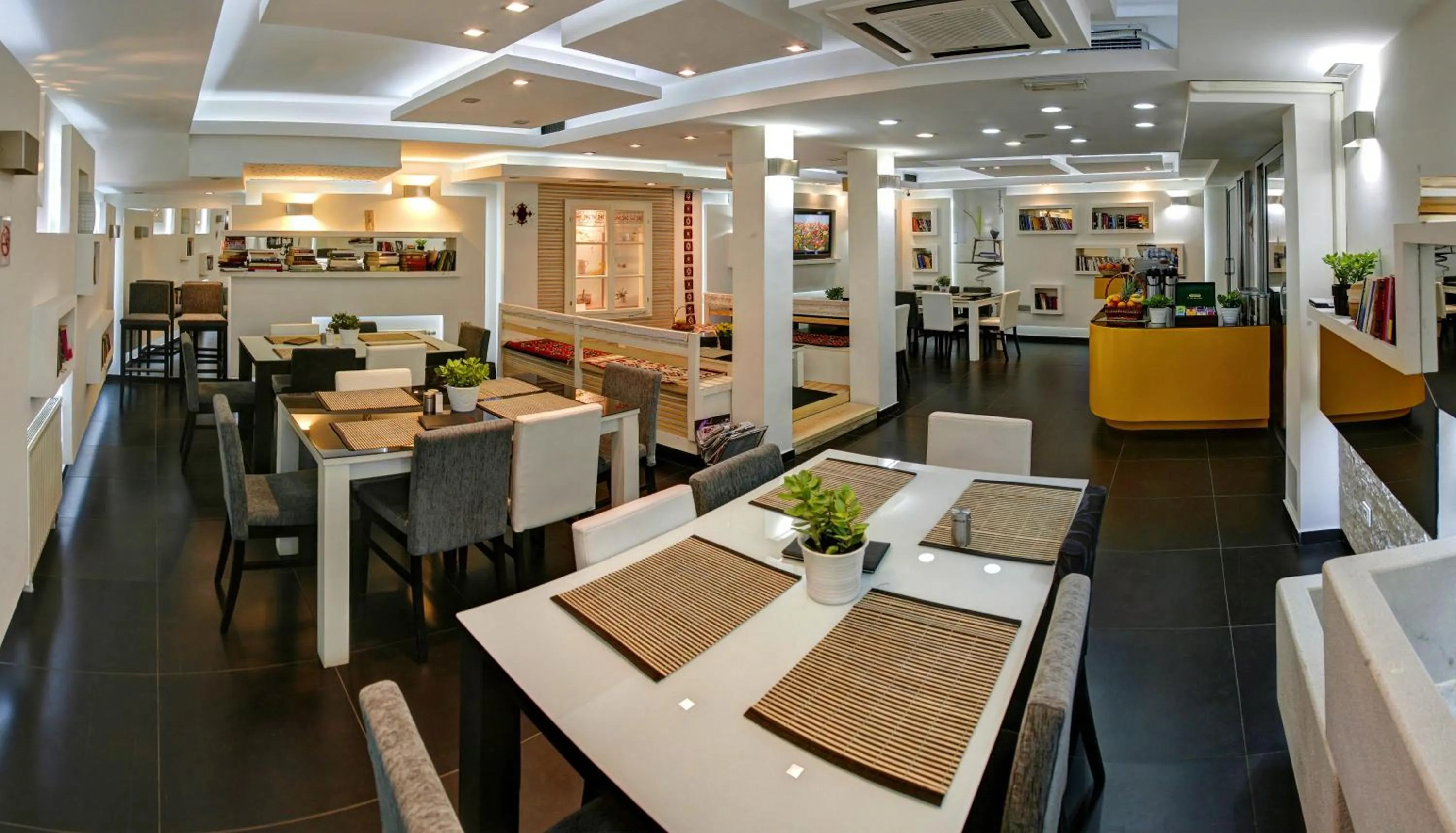 Restaurant/places to eat in Hotel Boutique 36