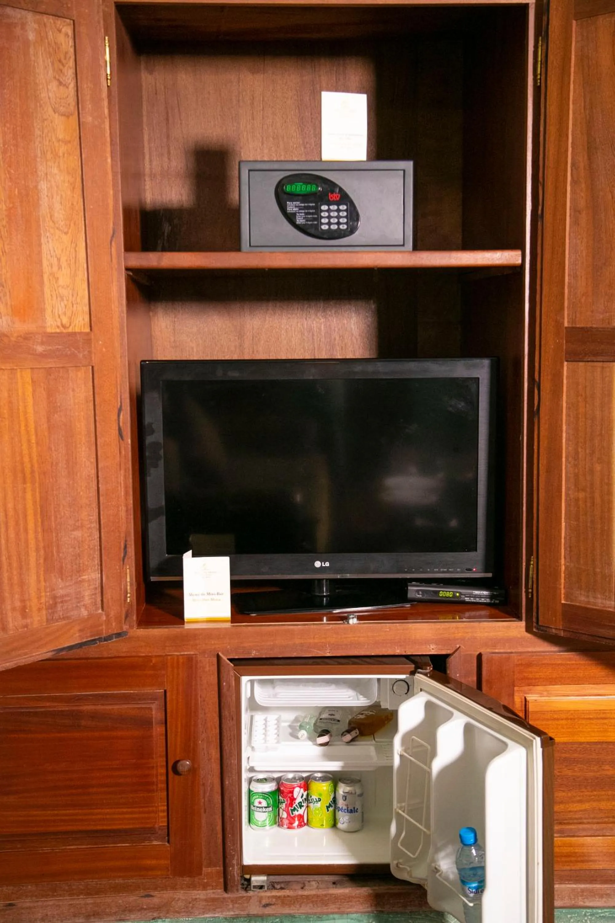 TV and multimedia in Palais Du Desert Hotel & Spa