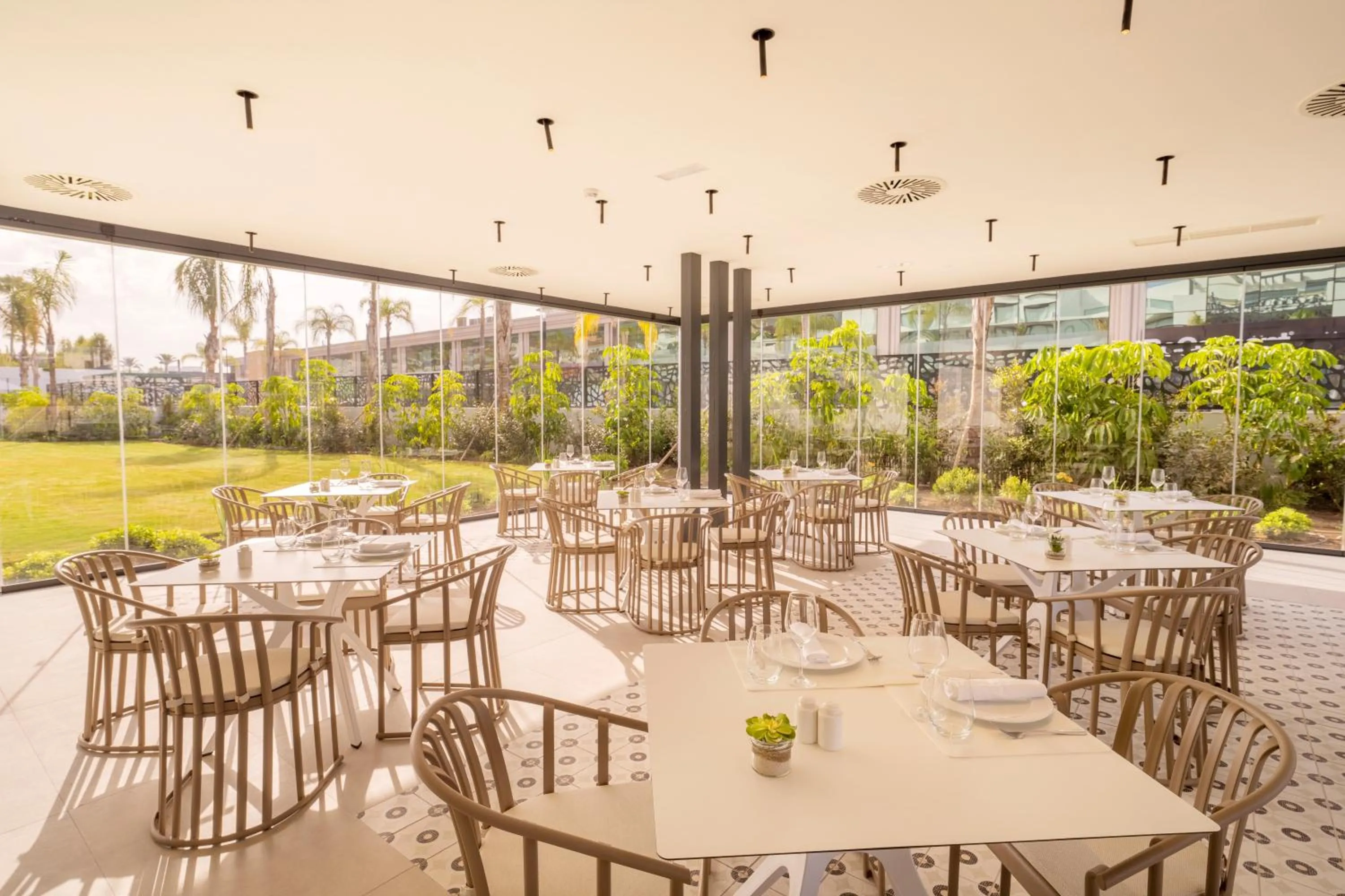 Restaurant/places to eat in Eurostars Oasis Marbella