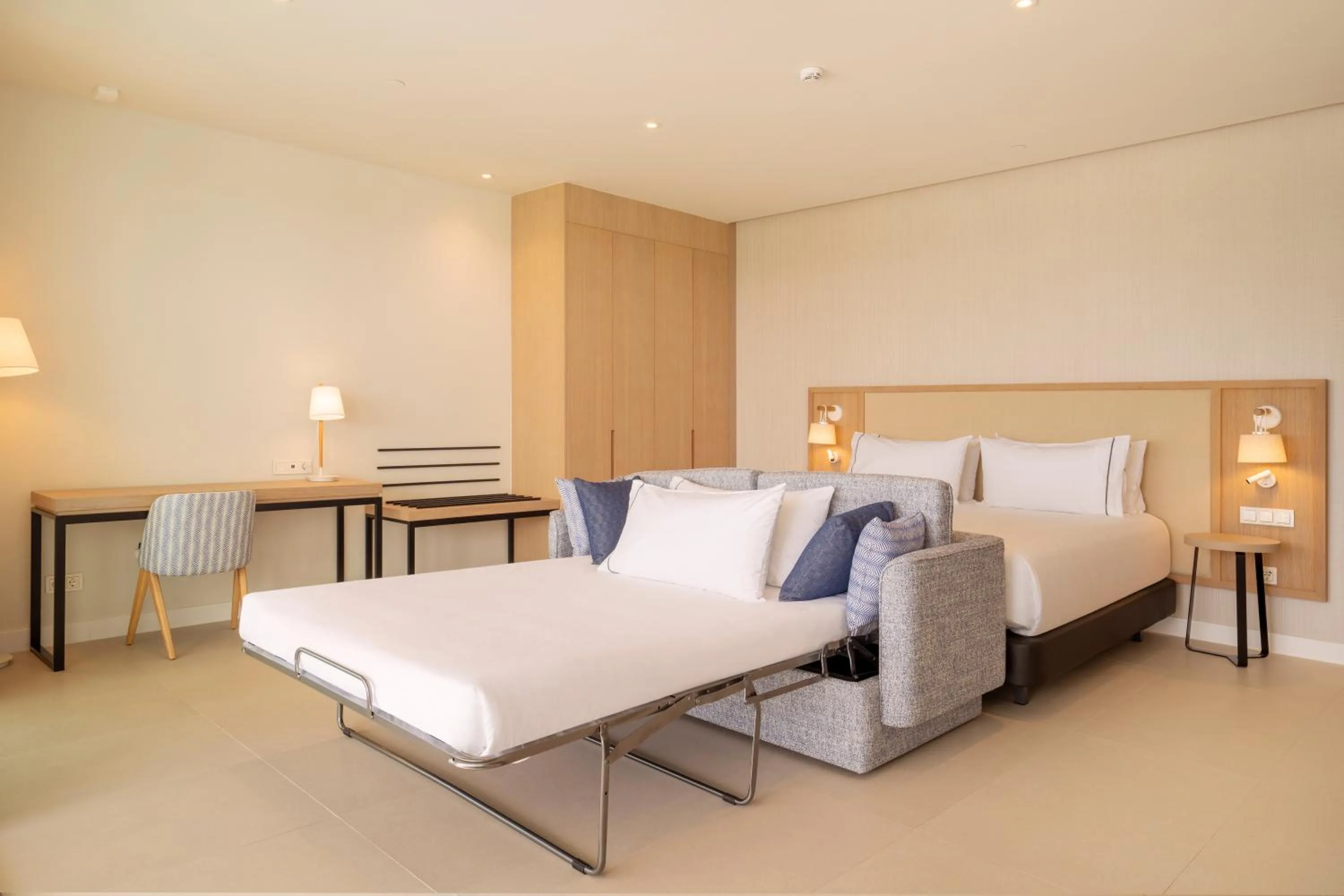 Bedroom, Bed in Eurostars Oasis Marbella