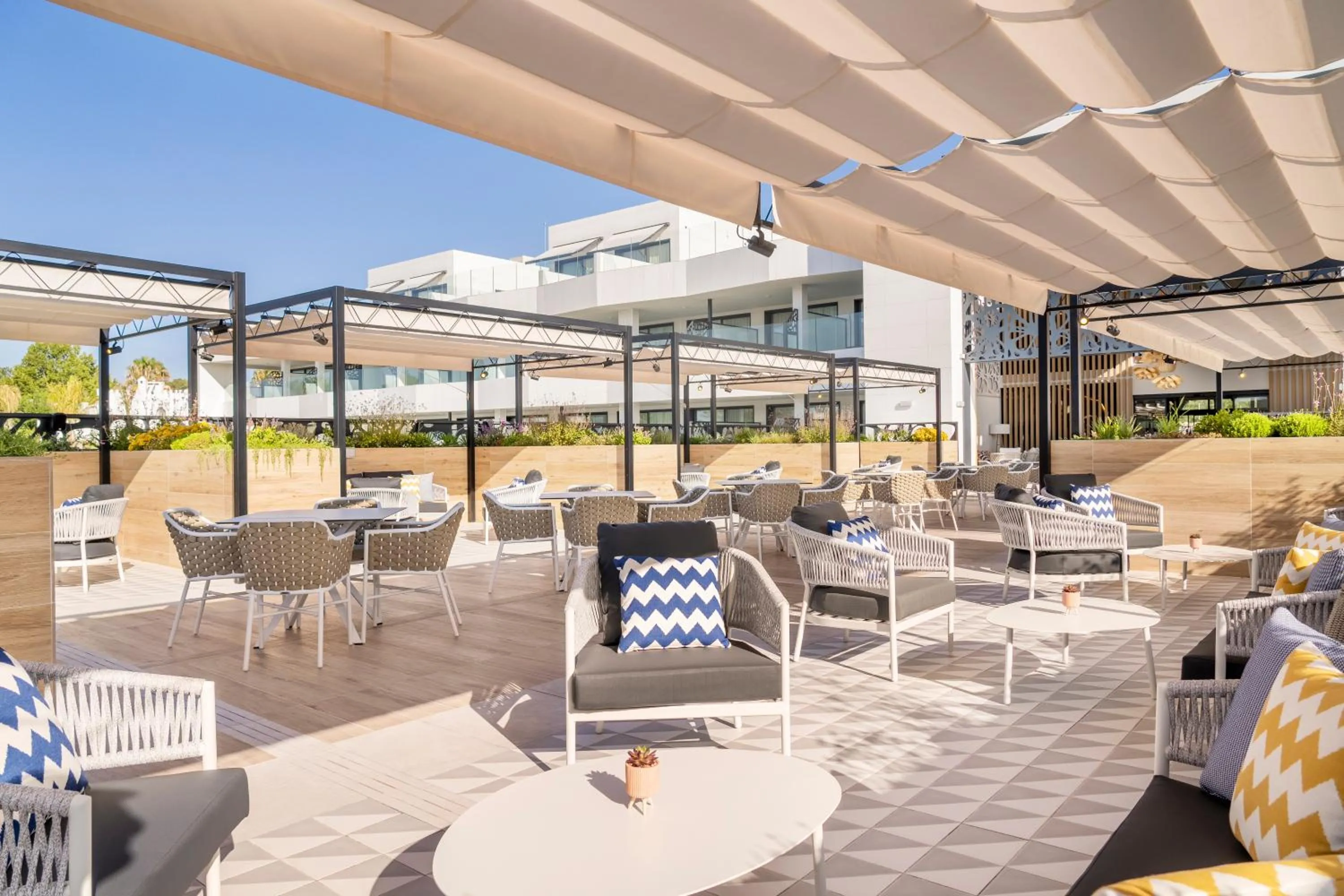 Lounge or bar in Eurostars Oasis Marbella