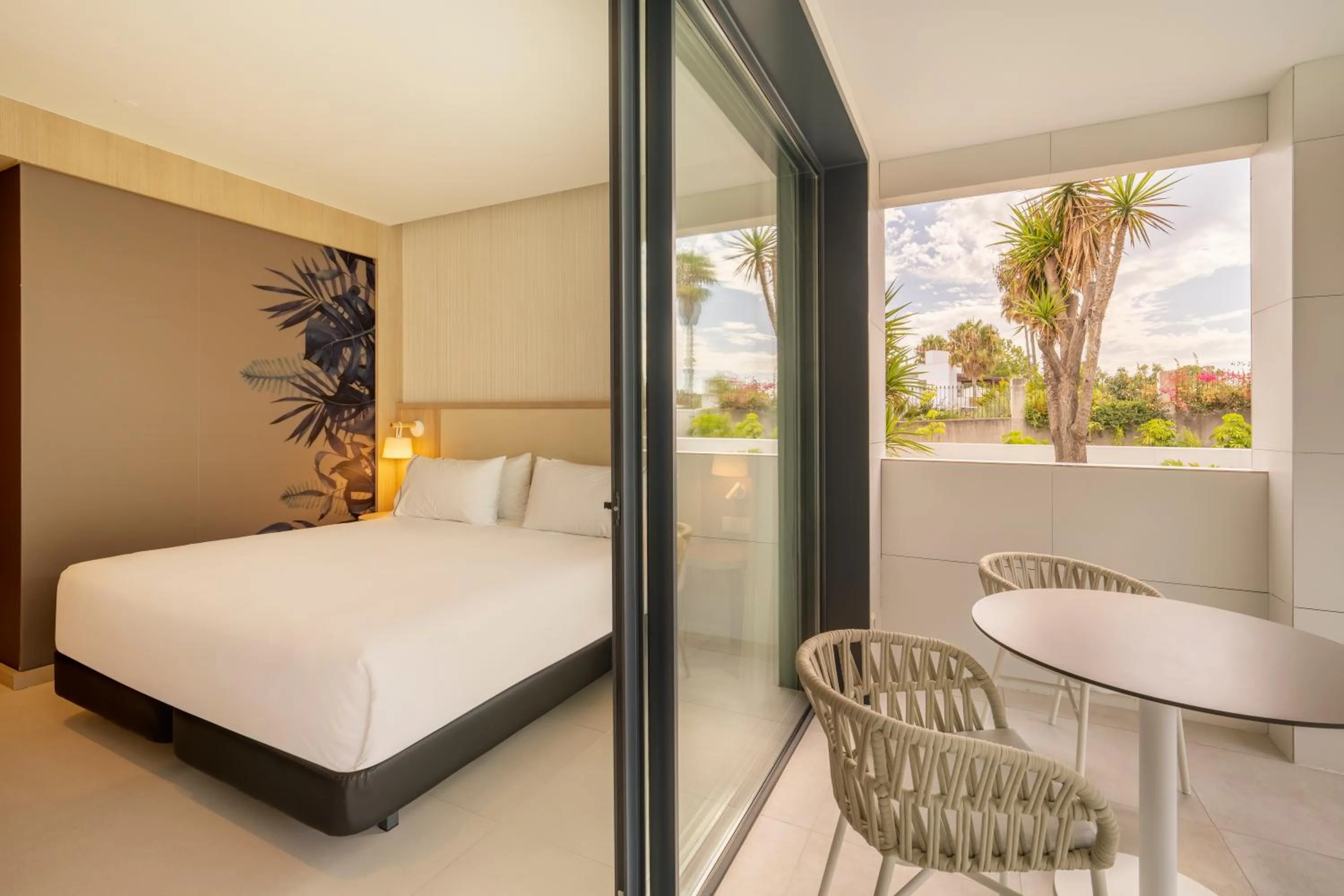Bedroom, Bed in Eurostars Oasis Marbella