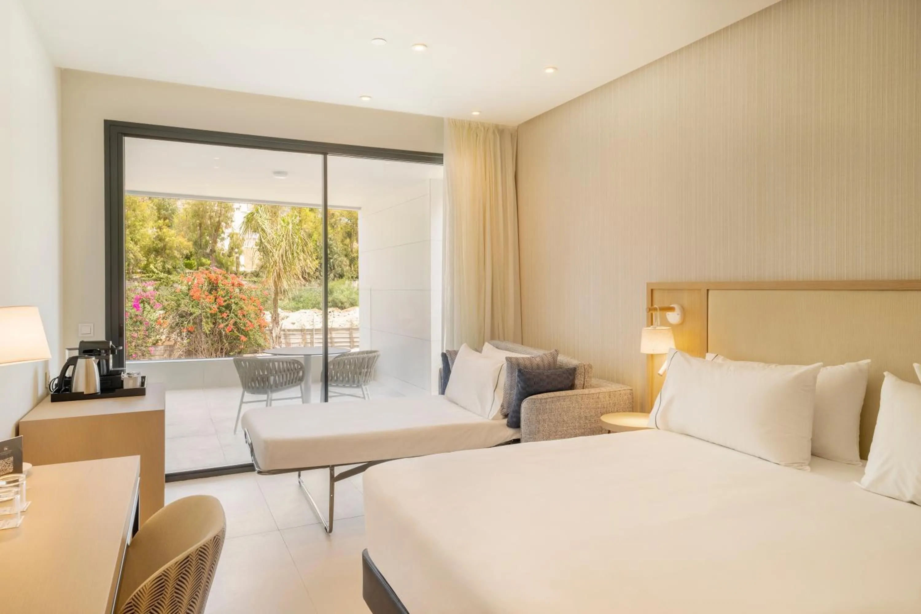 Bedroom, Bed in Eurostars Oasis Marbella