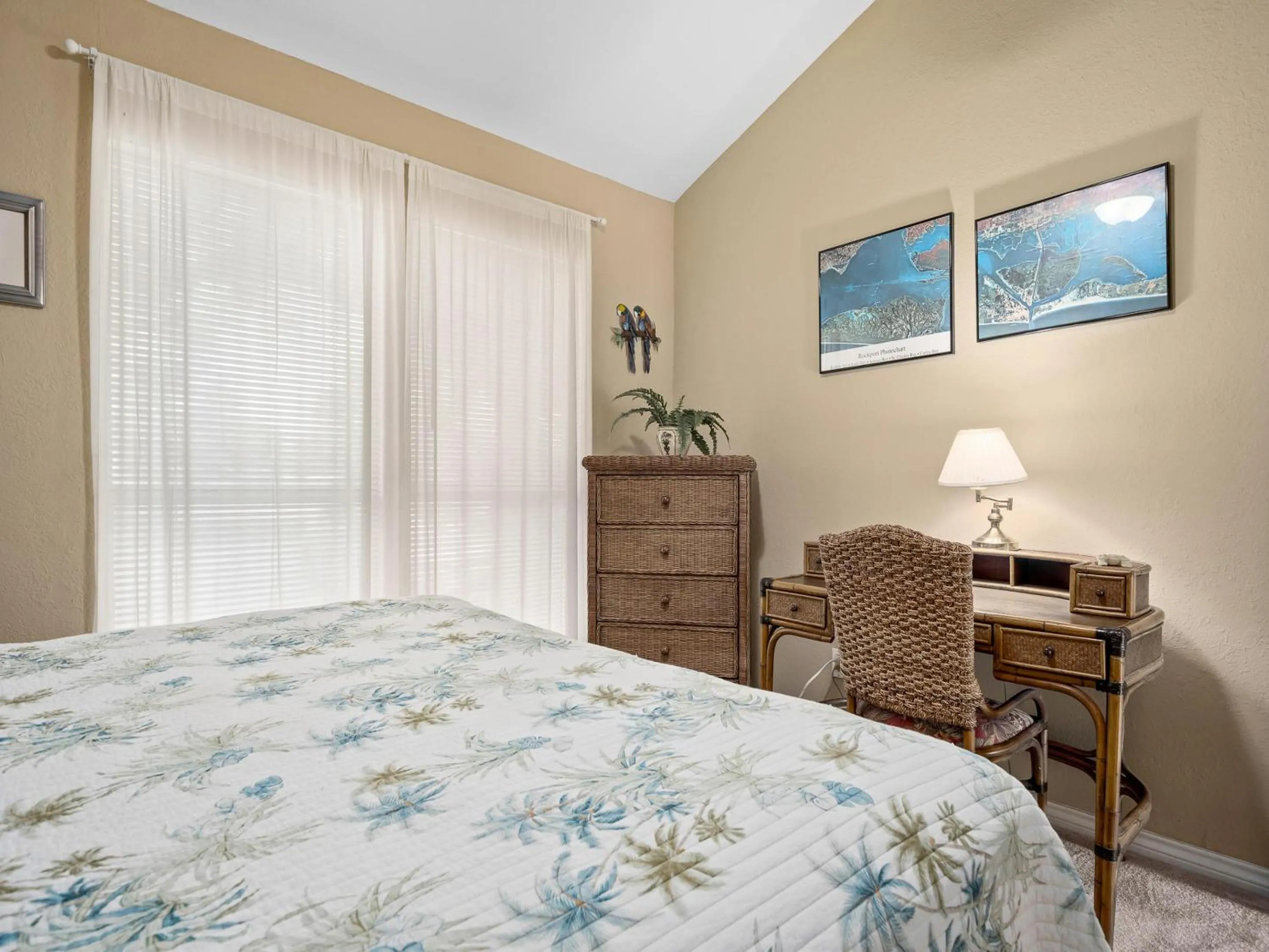 Property building, Bed in Sailing Windward