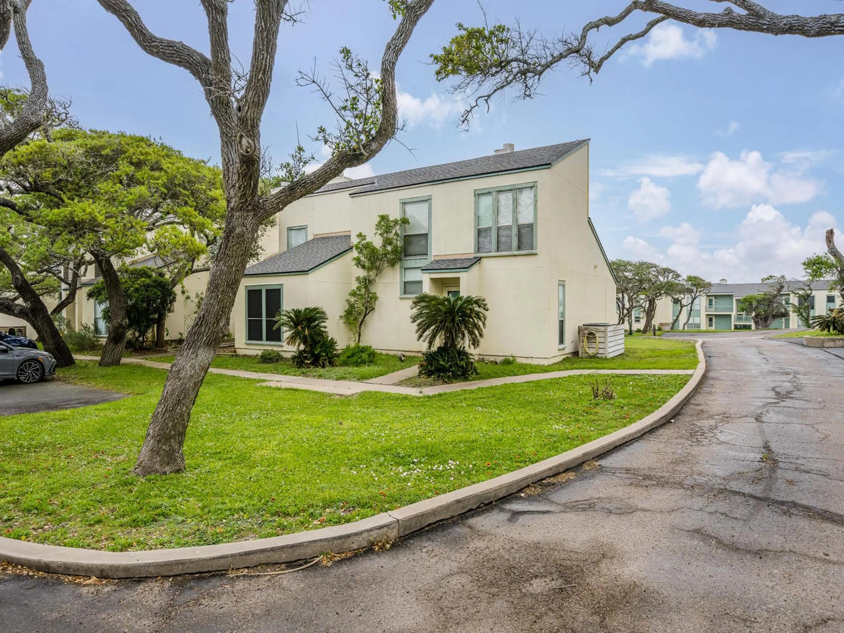 Property building in Sailing Windward