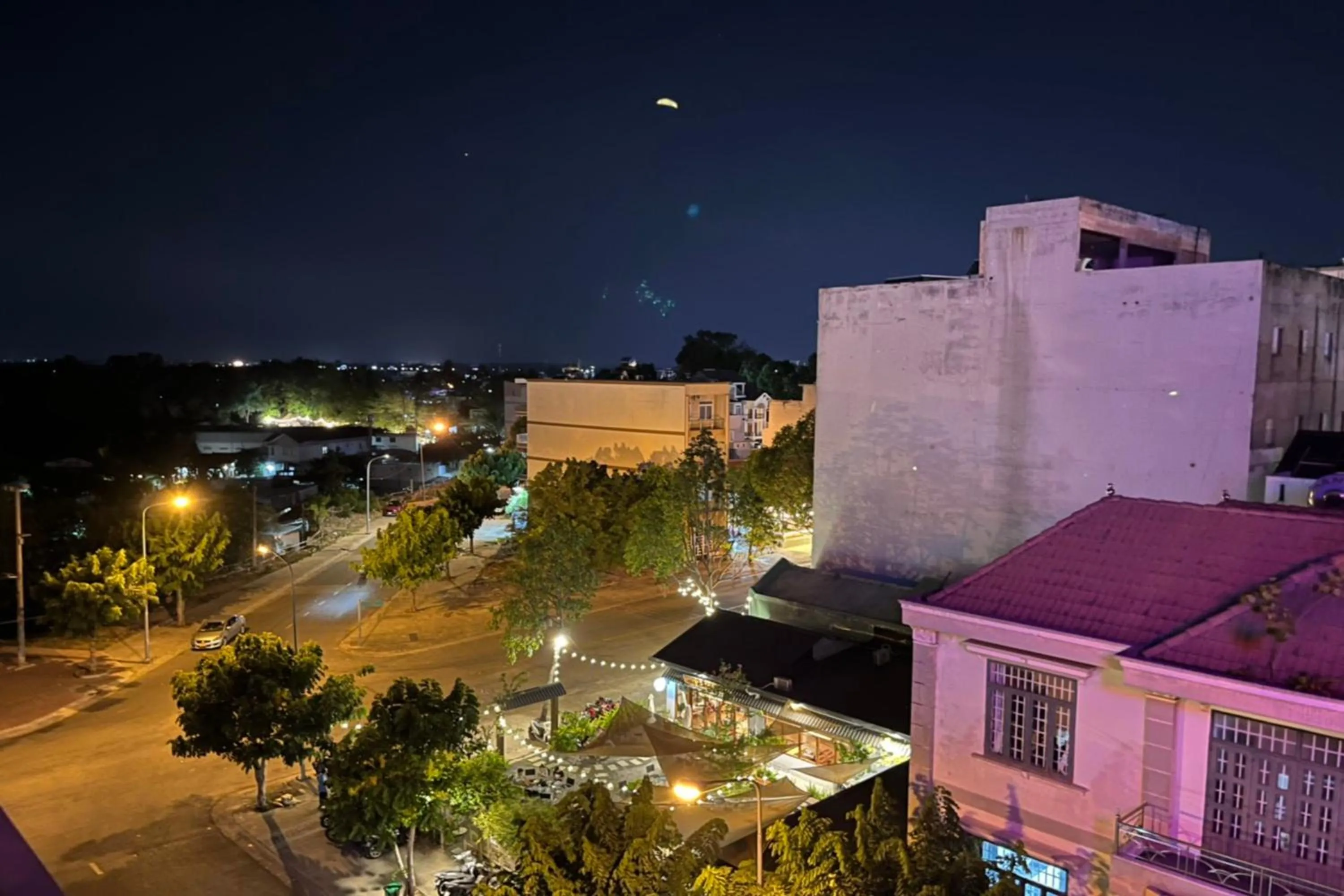 Night in Thien Ha Hotel